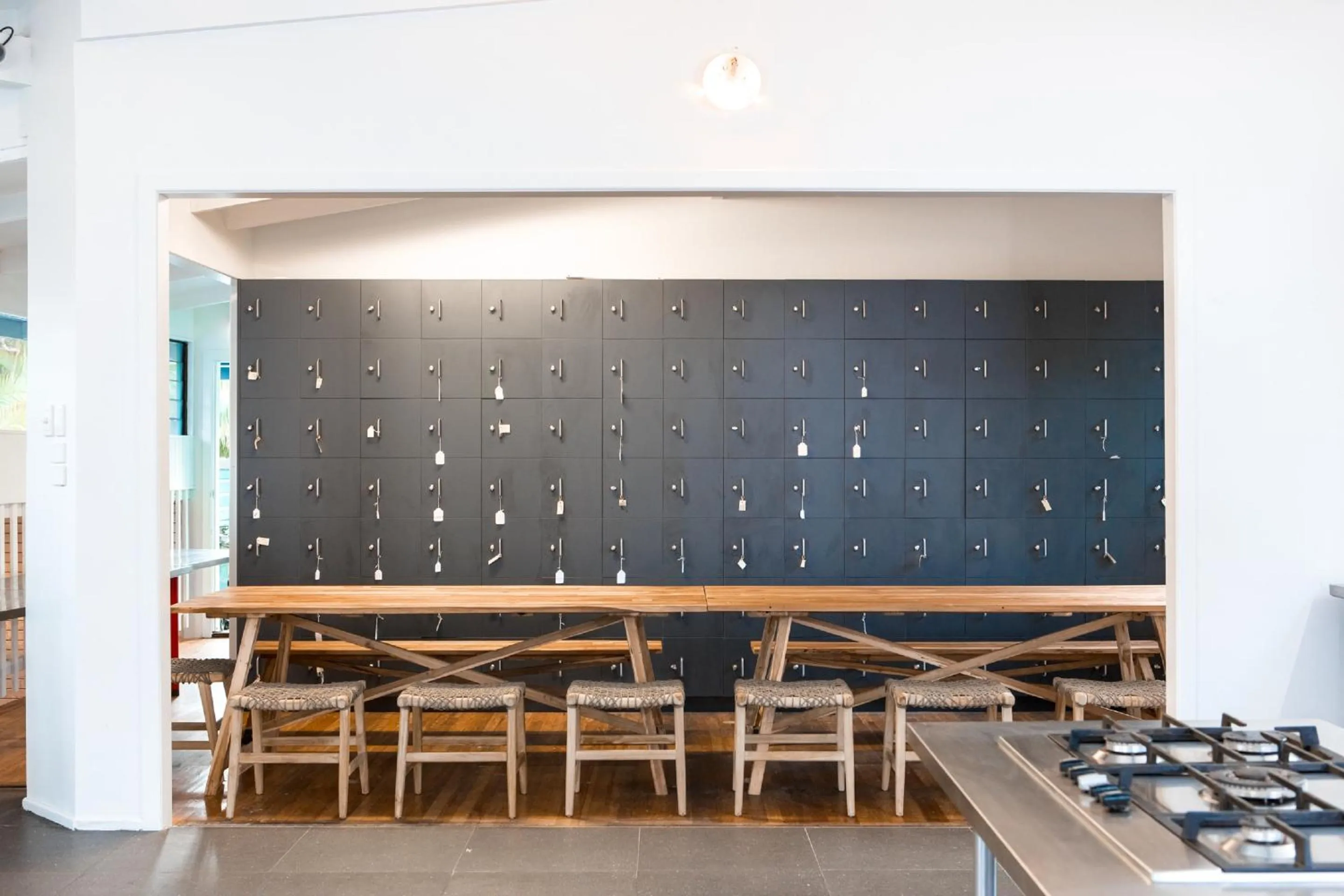 Communal lounge/ TV room in Wake Up! Byron Bay