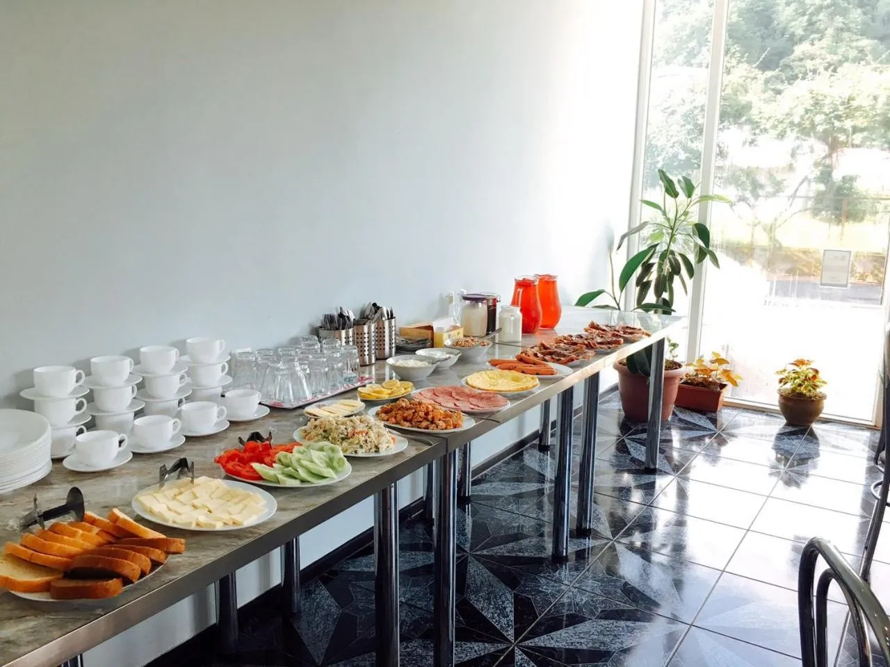 Restaurant/places to eat in Hotel Egrisi