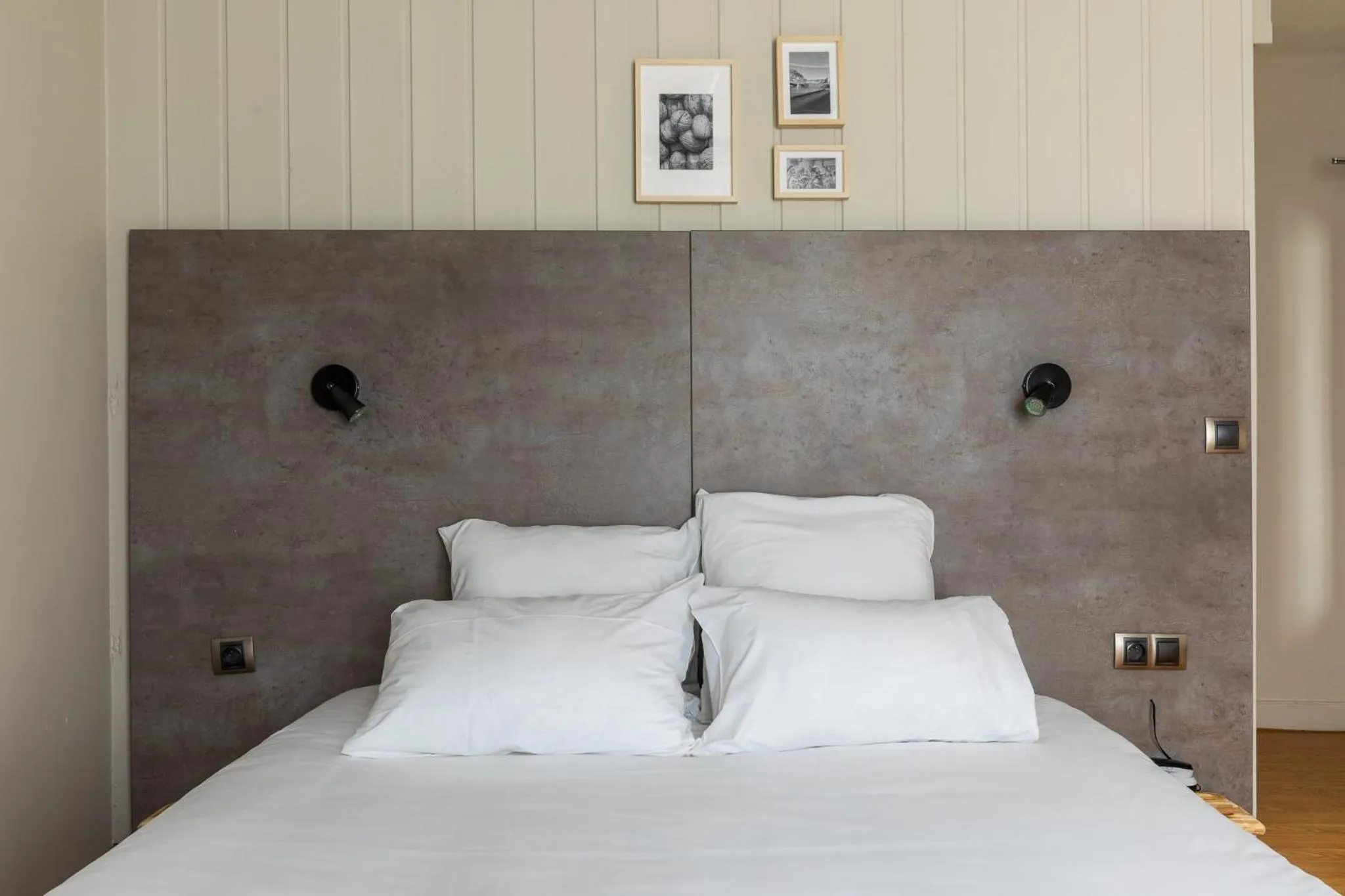 Bedroom, Bed in 1924 Hôtel