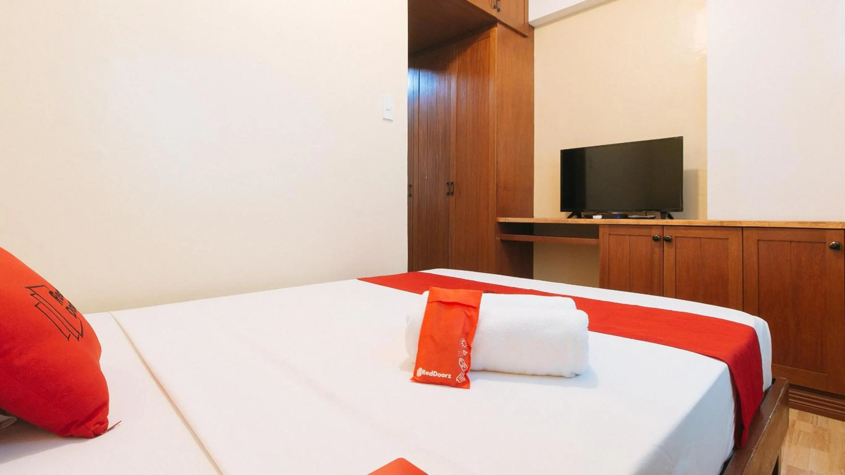 Bedroom, Bed in RedDoorz at Moonwalk Paranaque