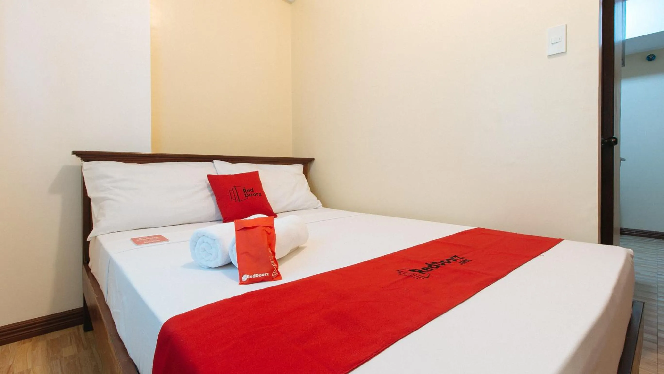 Bedroom, Bed in RedDoorz at Moonwalk Paranaque
