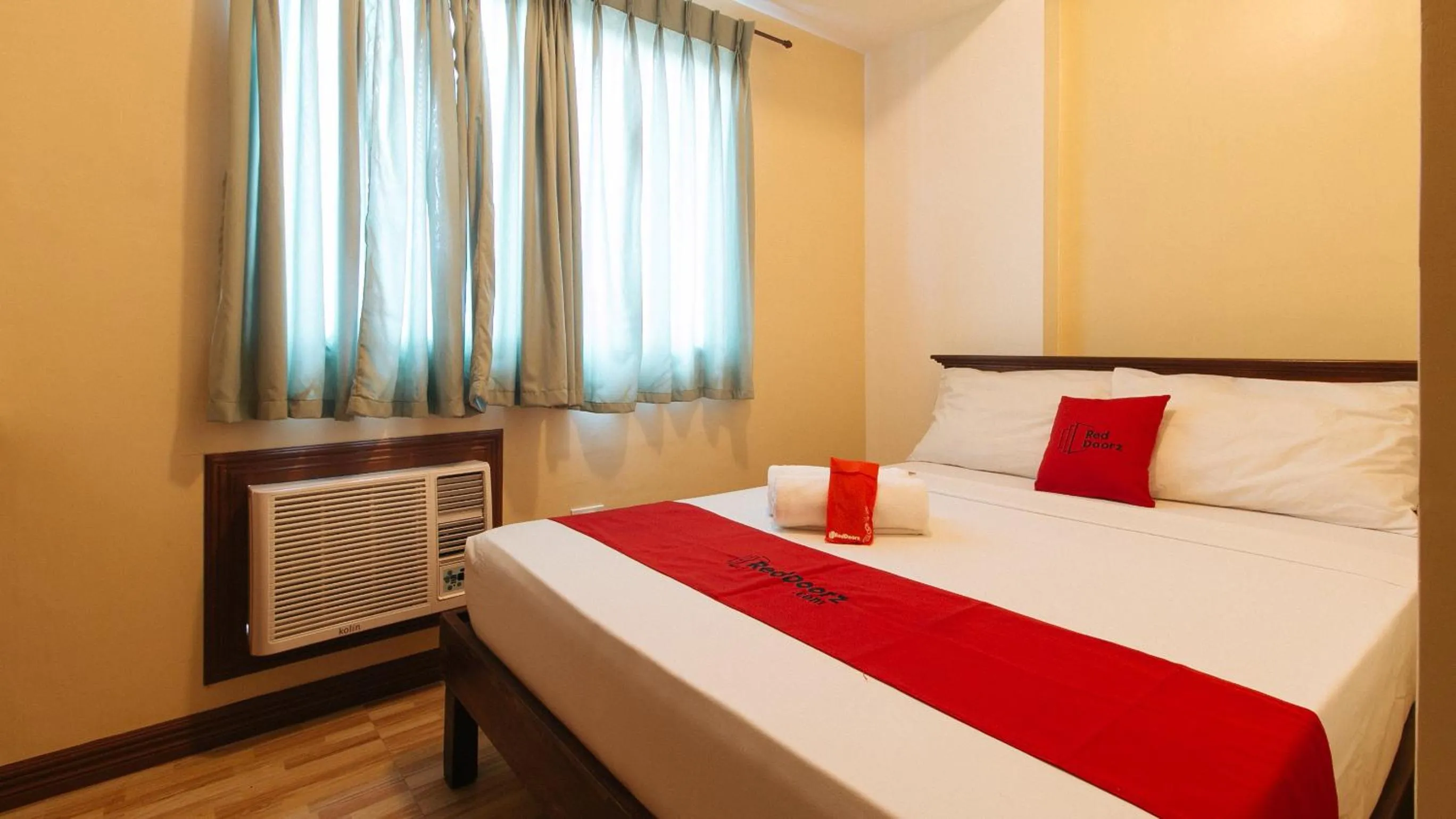 Bedroom, Bed in RedDoorz at Moonwalk Paranaque