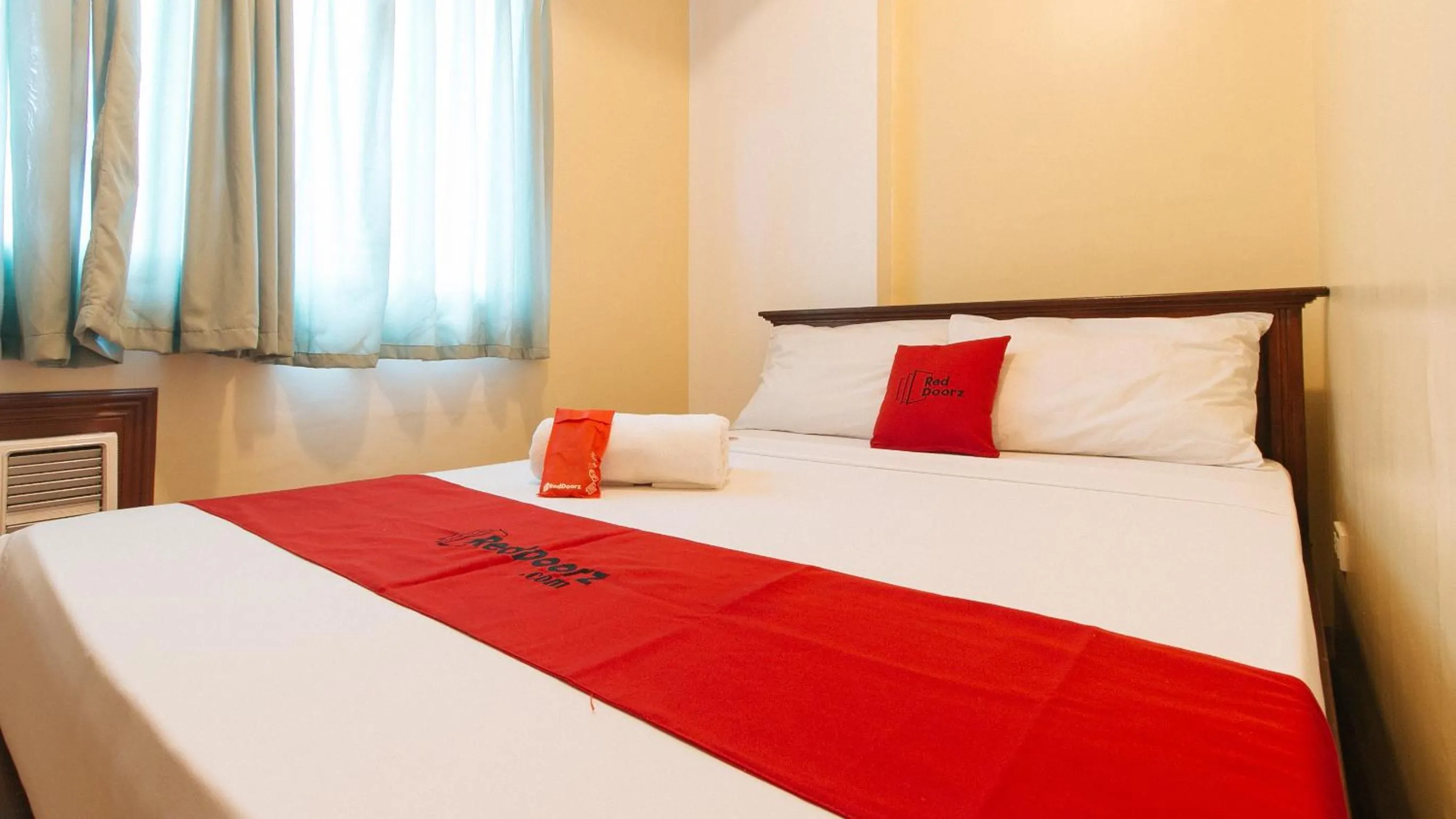 Bedroom, Bed in RedDoorz at Moonwalk Paranaque