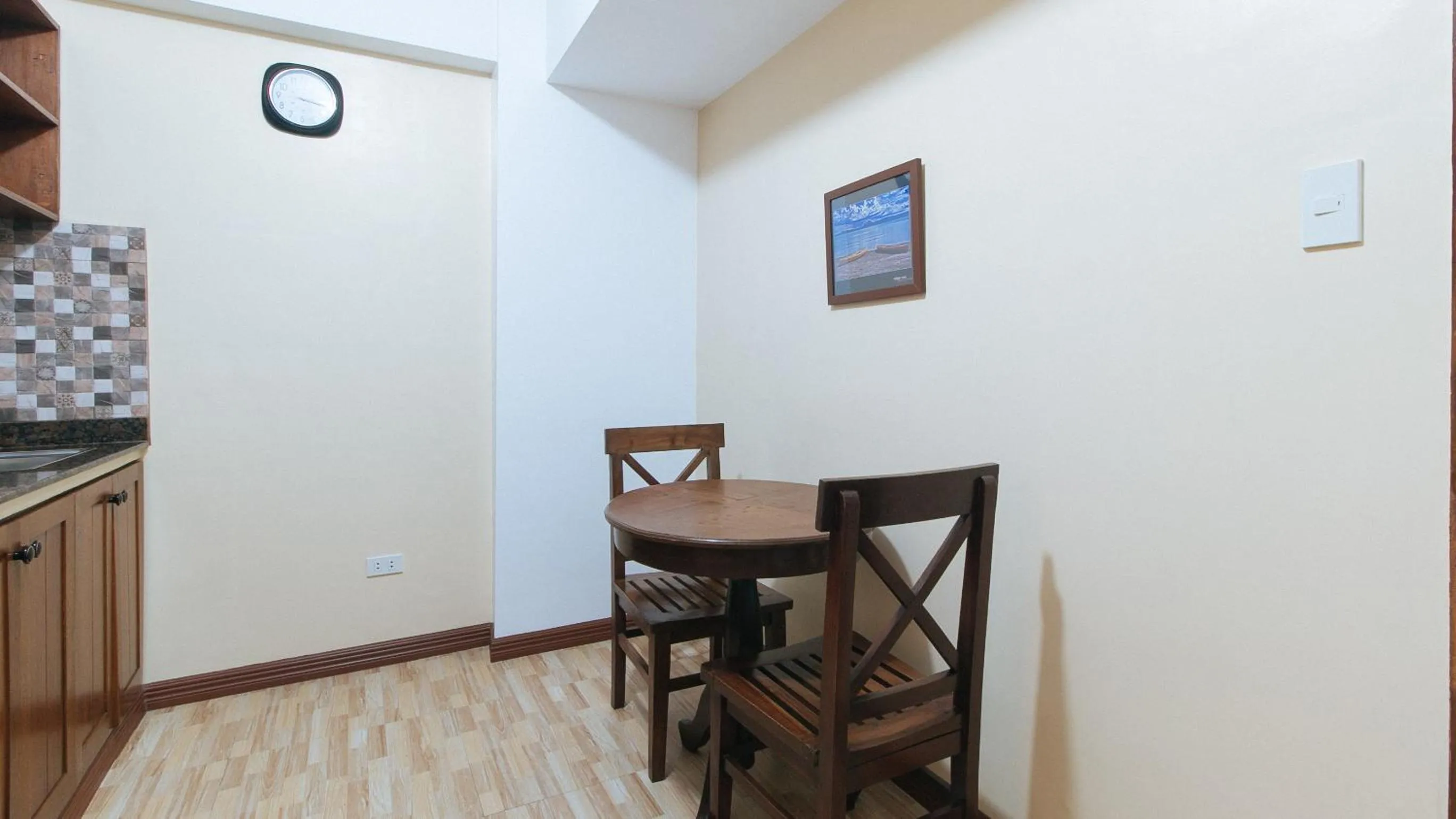 Seating area in RedDoorz at Moonwalk Paranaque