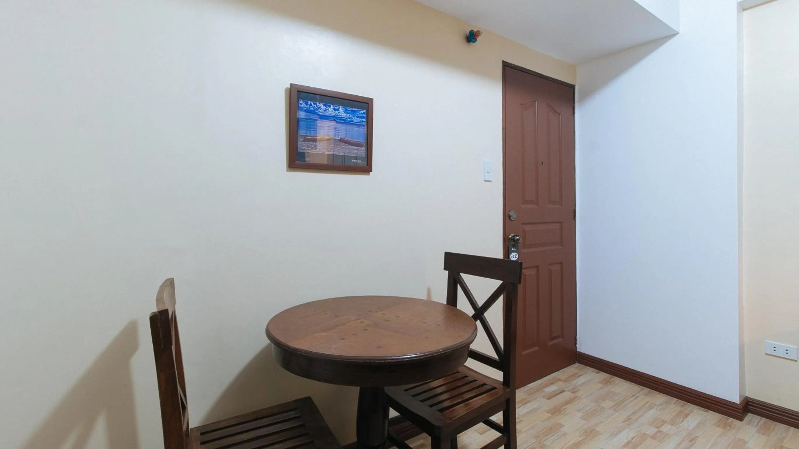 Dining area in RedDoorz at Moonwalk Paranaque