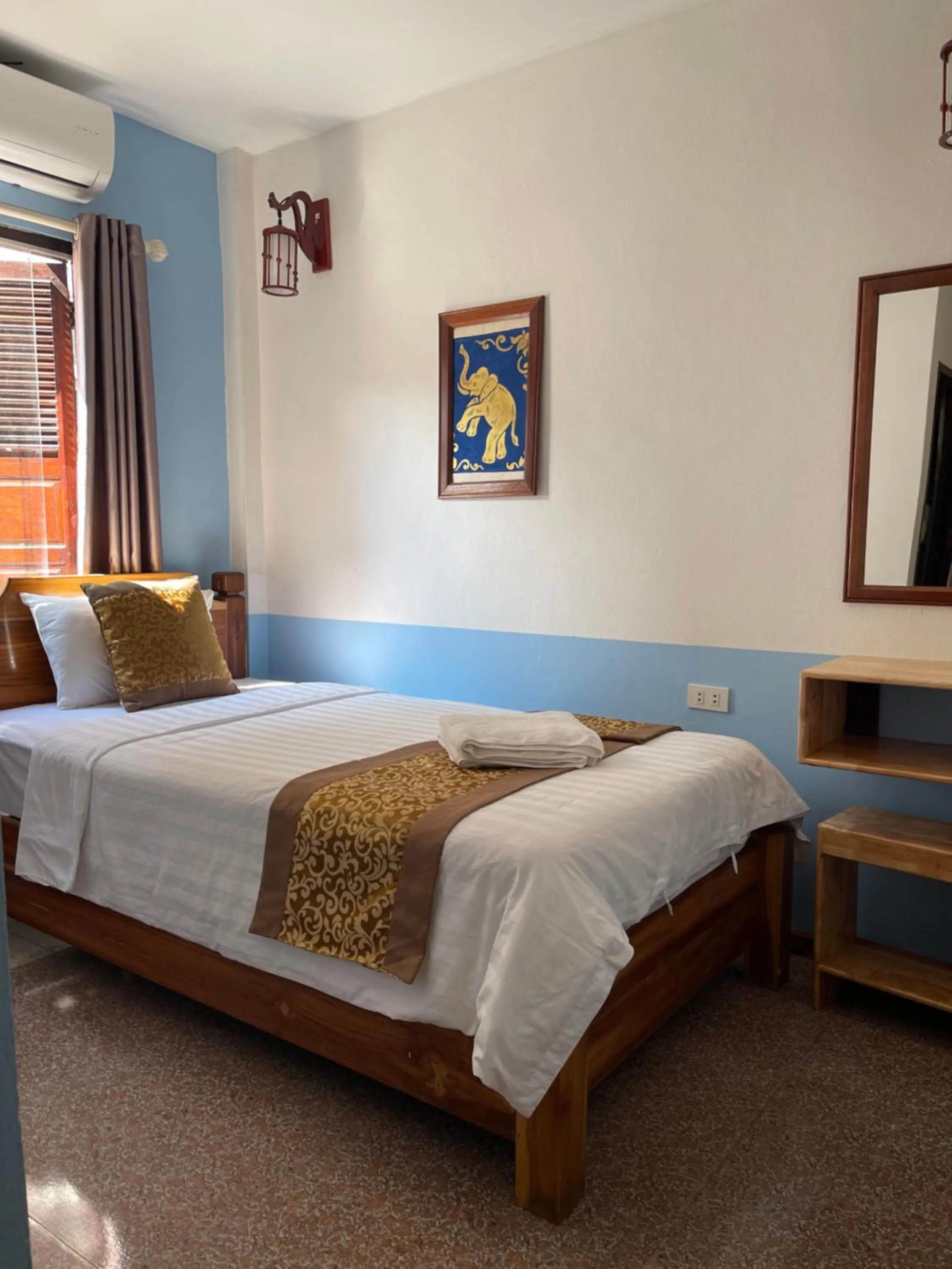 Photo of the whole room, Bed in Liberty Place