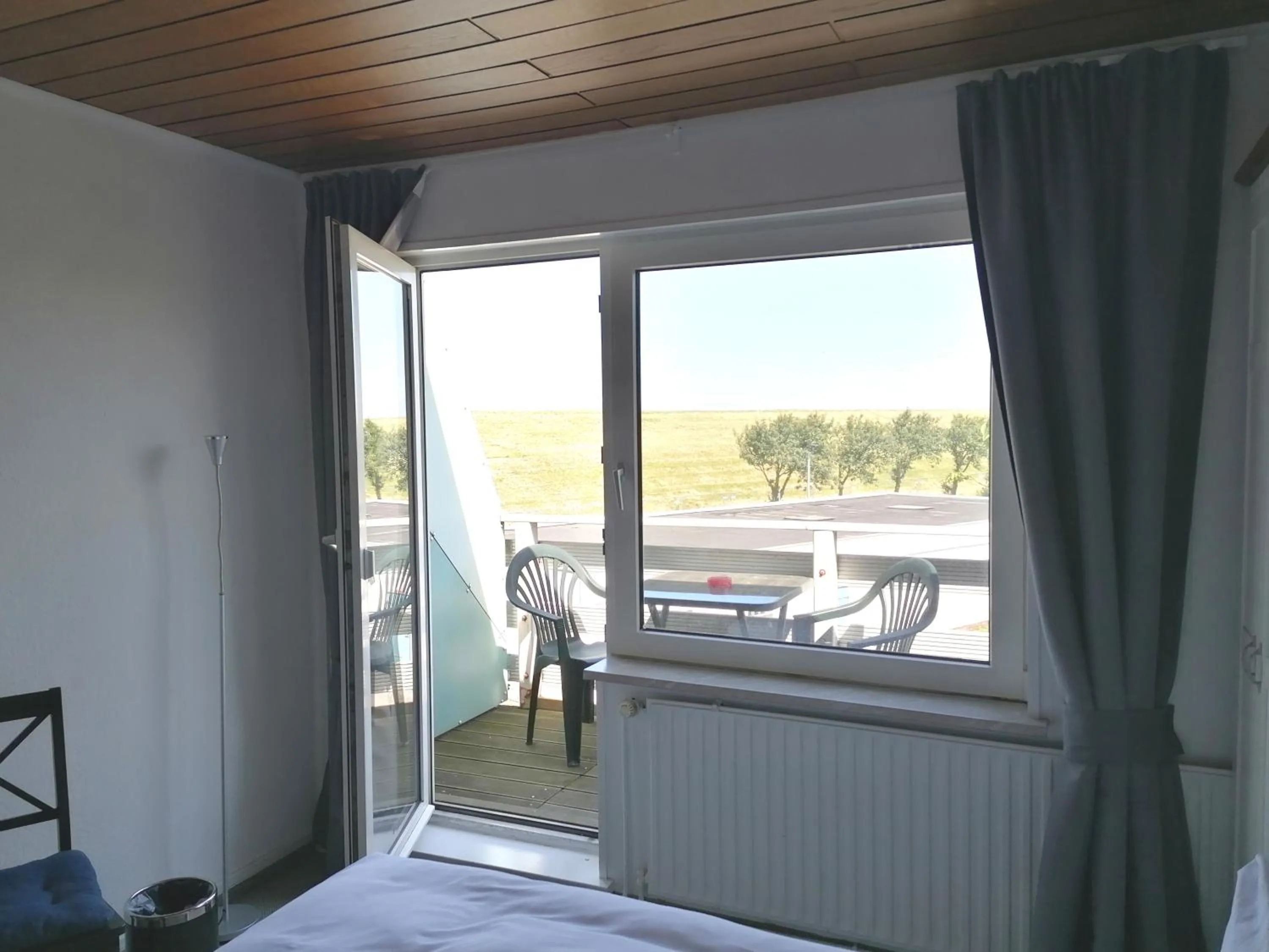 Balcony/Terrace, Bed in Hotel Möven-Kieker