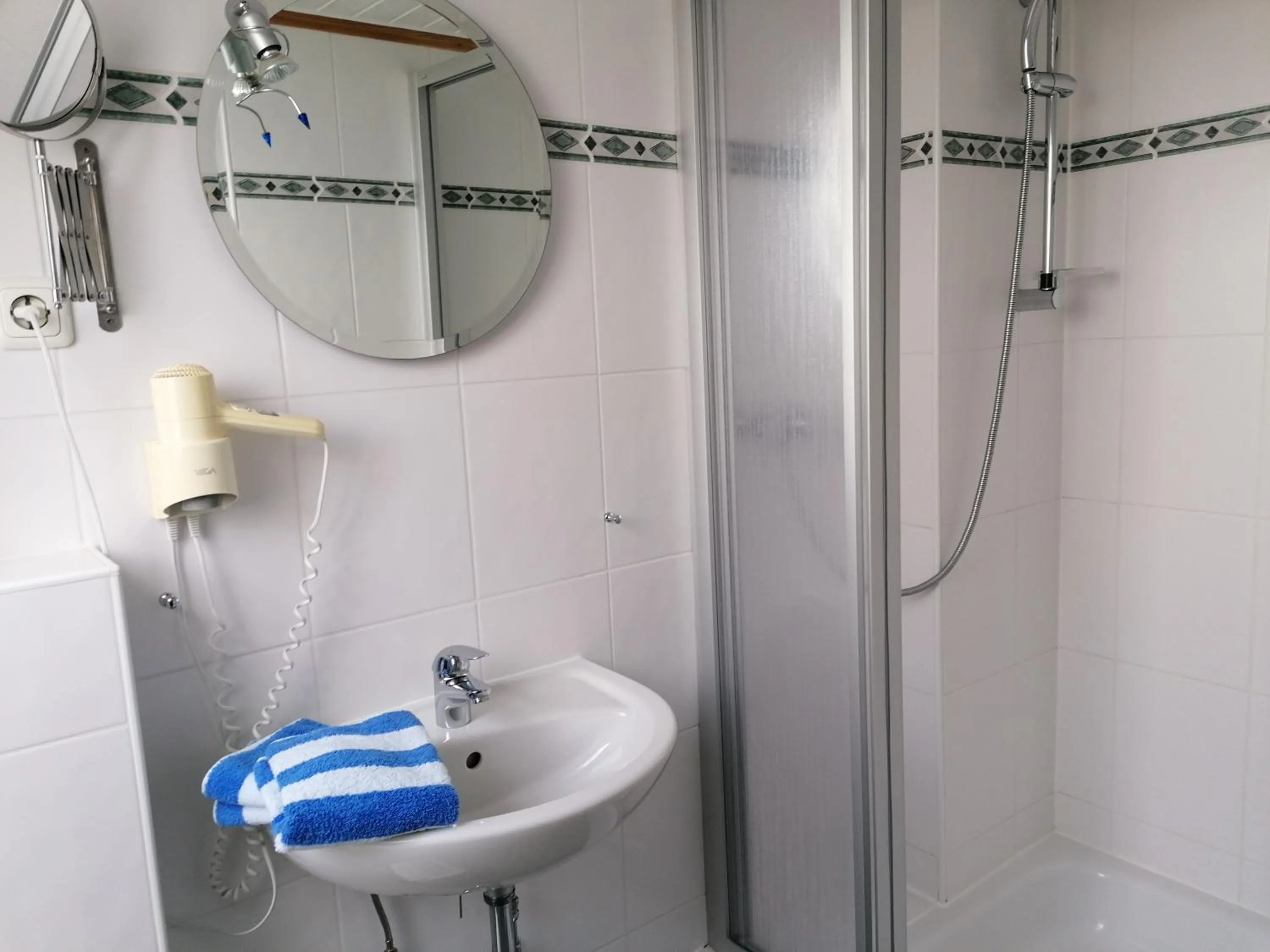 Shower in Hotel Möven-Kieker