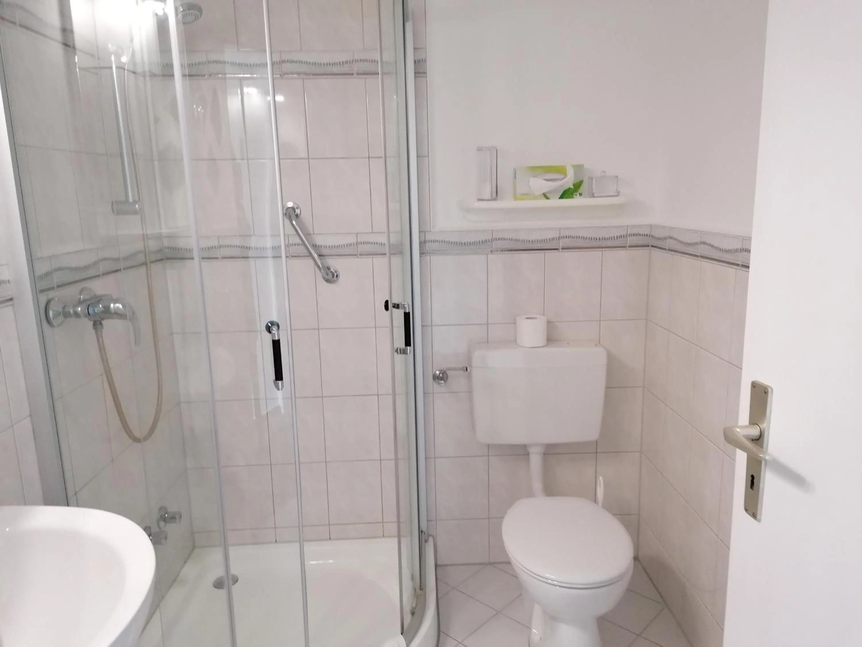 Toilet in Hotel Möven-Kieker