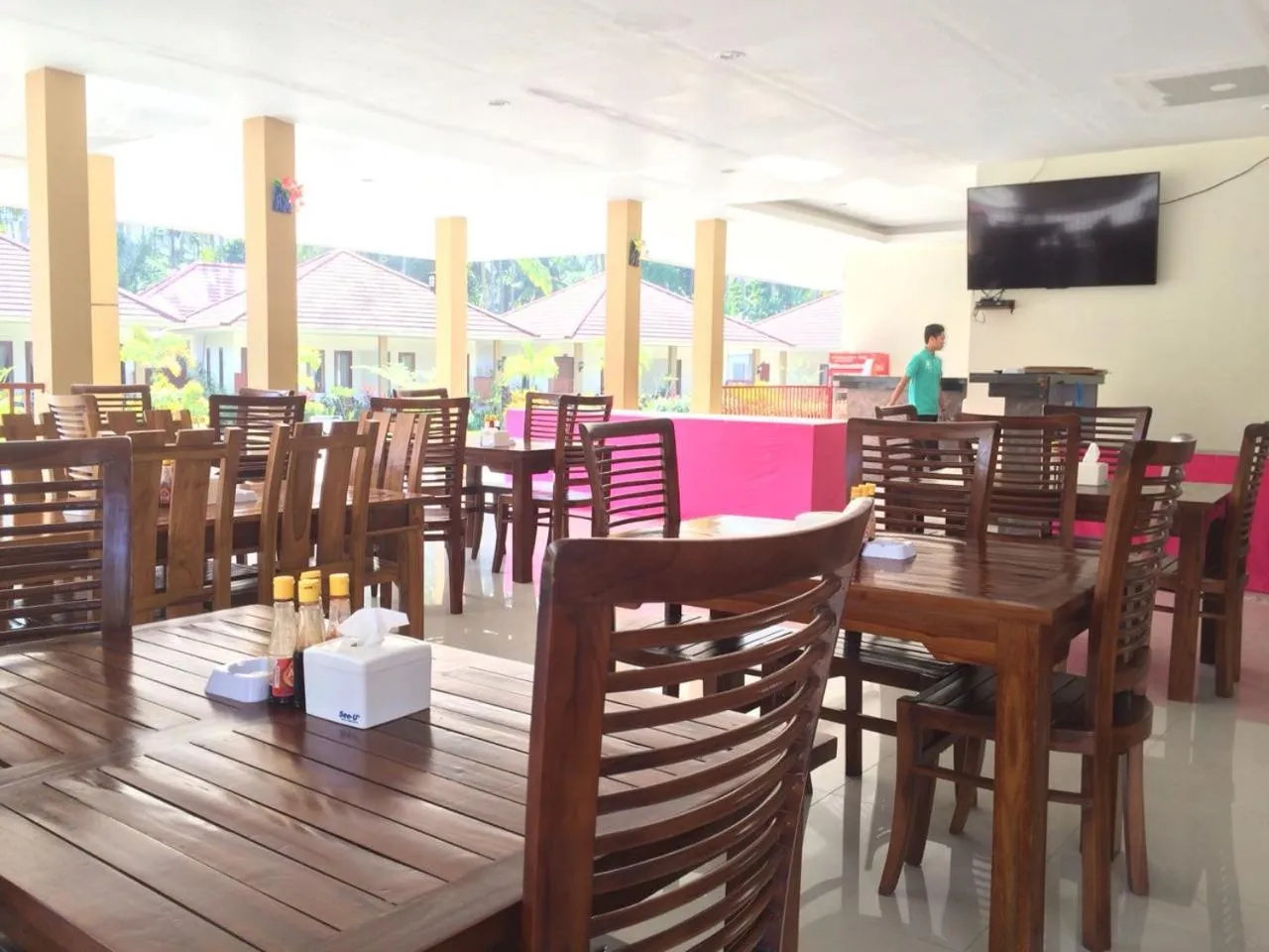 Restaurant/places to eat in D'Batur Hotel