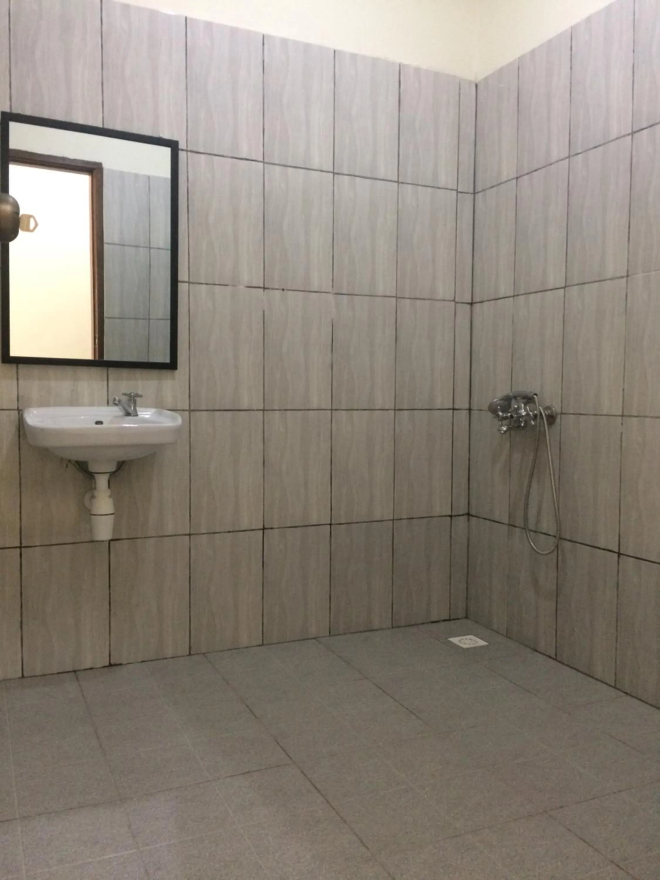 Shower in D'Batur Hotel