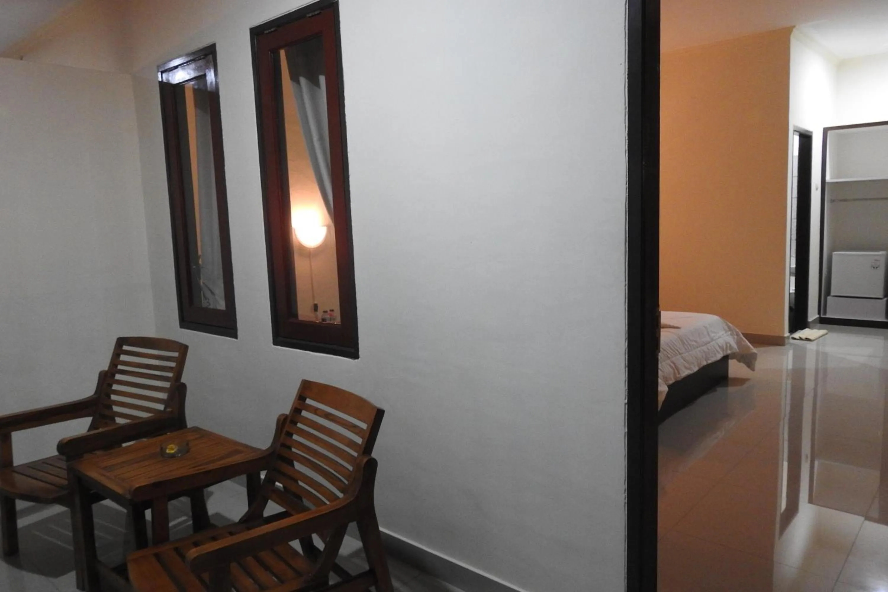 Seating area, Bed in D'Batur Hotel