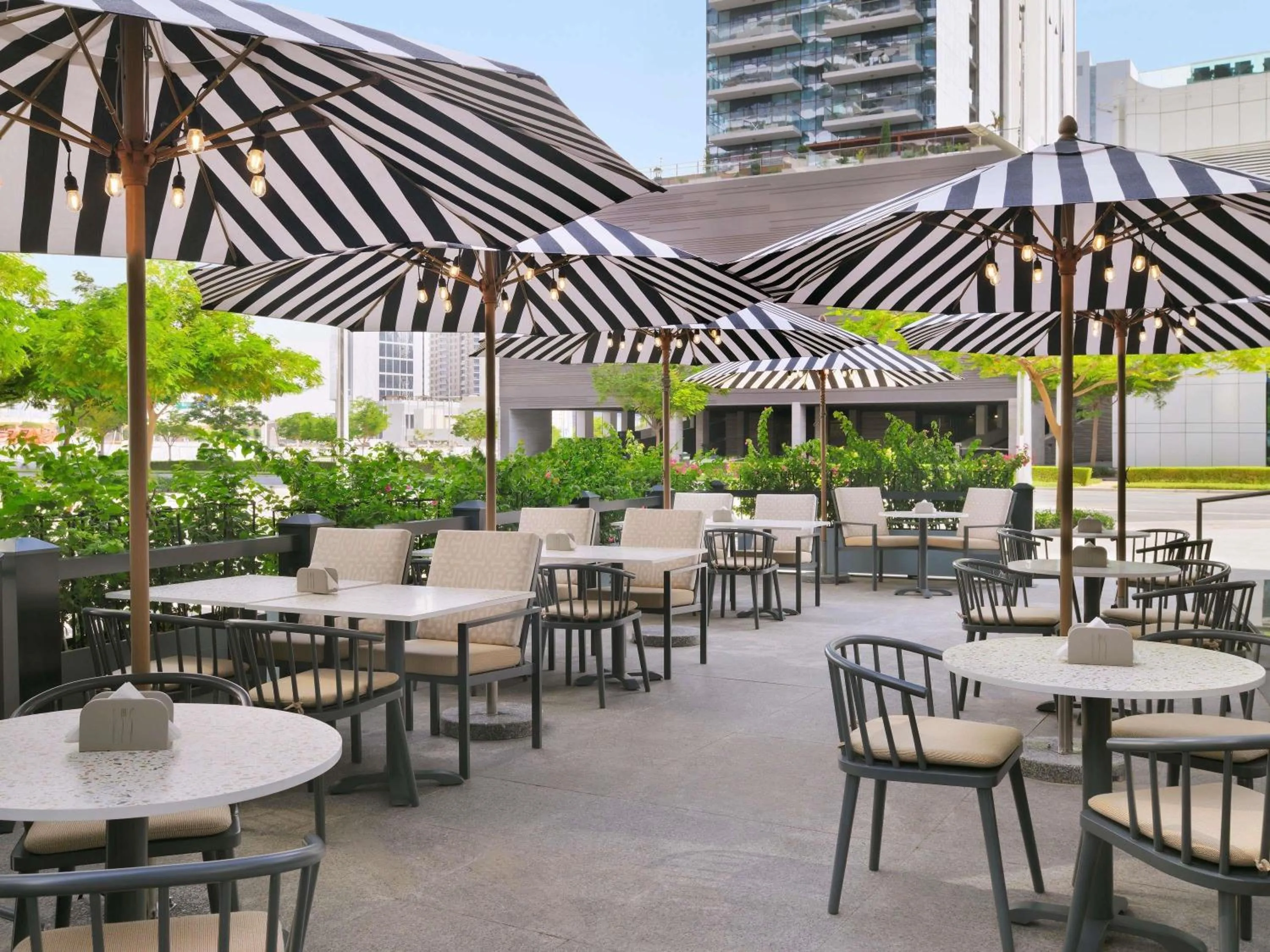 Restaurant/places to eat in Mövenpick Hotel Apartments Downtown Dubai