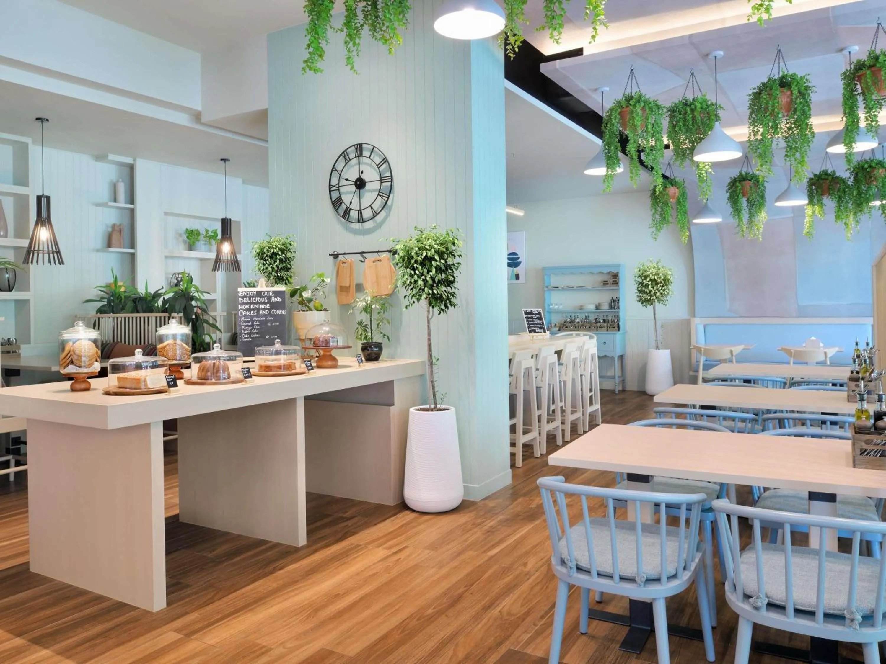 Restaurant/places to eat in Mövenpick Hotel Apartments Downtown Dubai