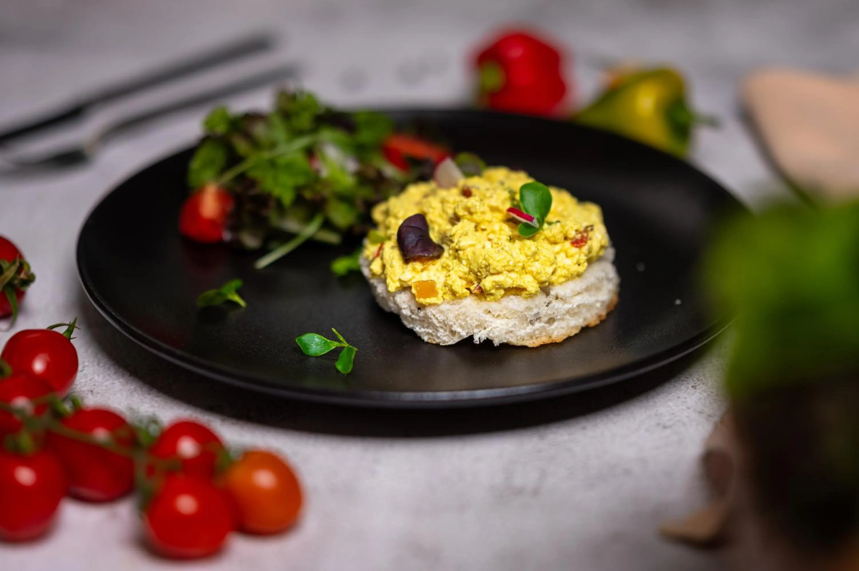 Restaurant/places to eat in Mövenpick Hotel Apartments Downtown Dubai