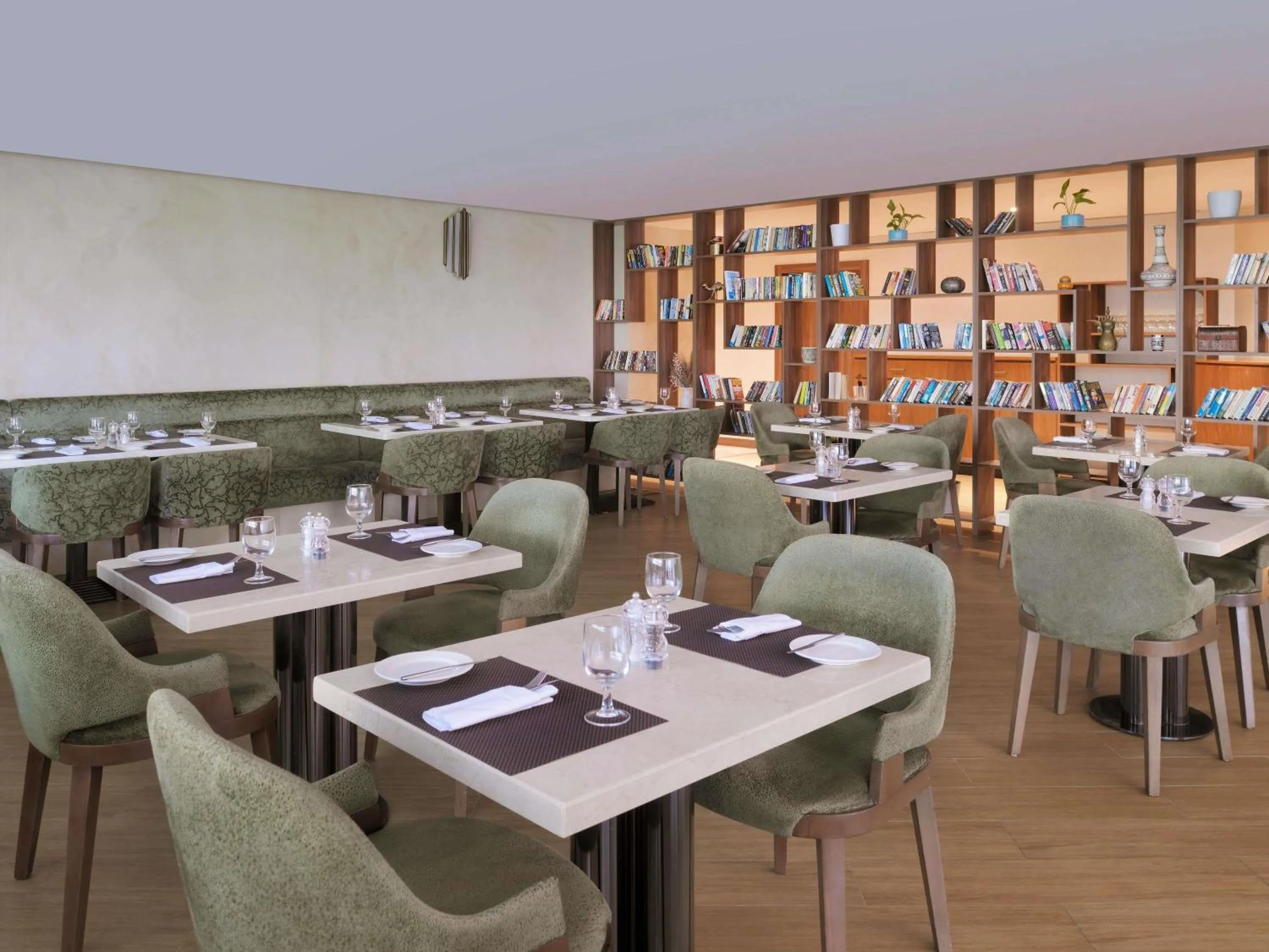 Restaurant/places to eat in Mövenpick Hotel Apartments Downtown Dubai