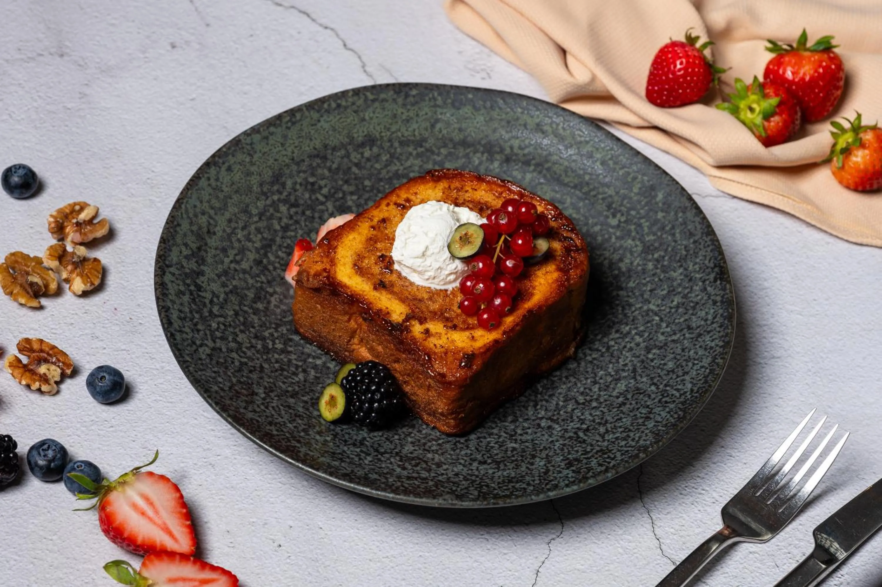 Restaurant/places to eat in Mövenpick Hotel Apartments Downtown Dubai