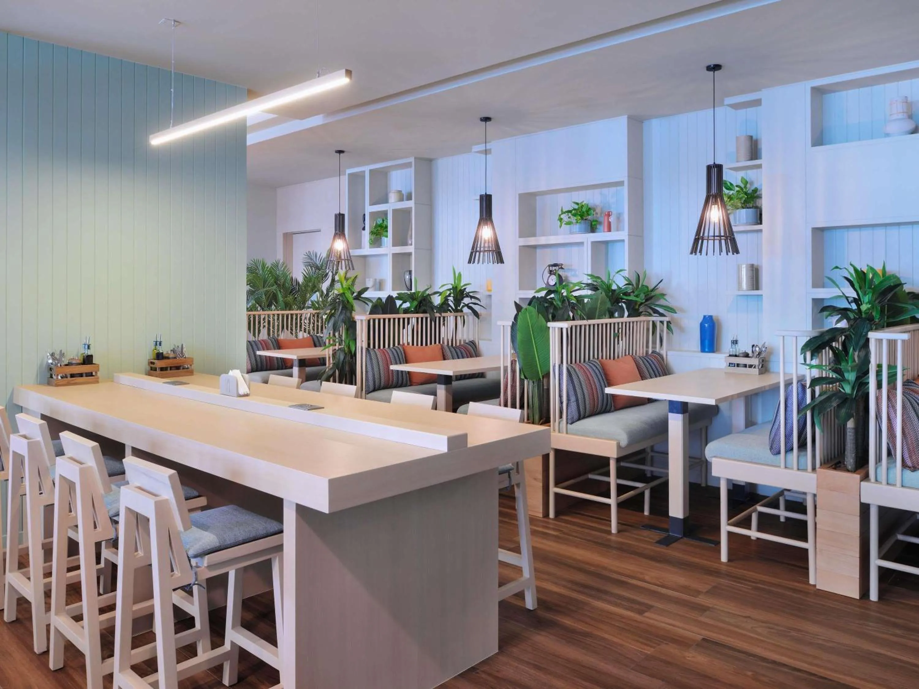 Restaurant/places to eat in Mövenpick Hotel Apartments Downtown Dubai