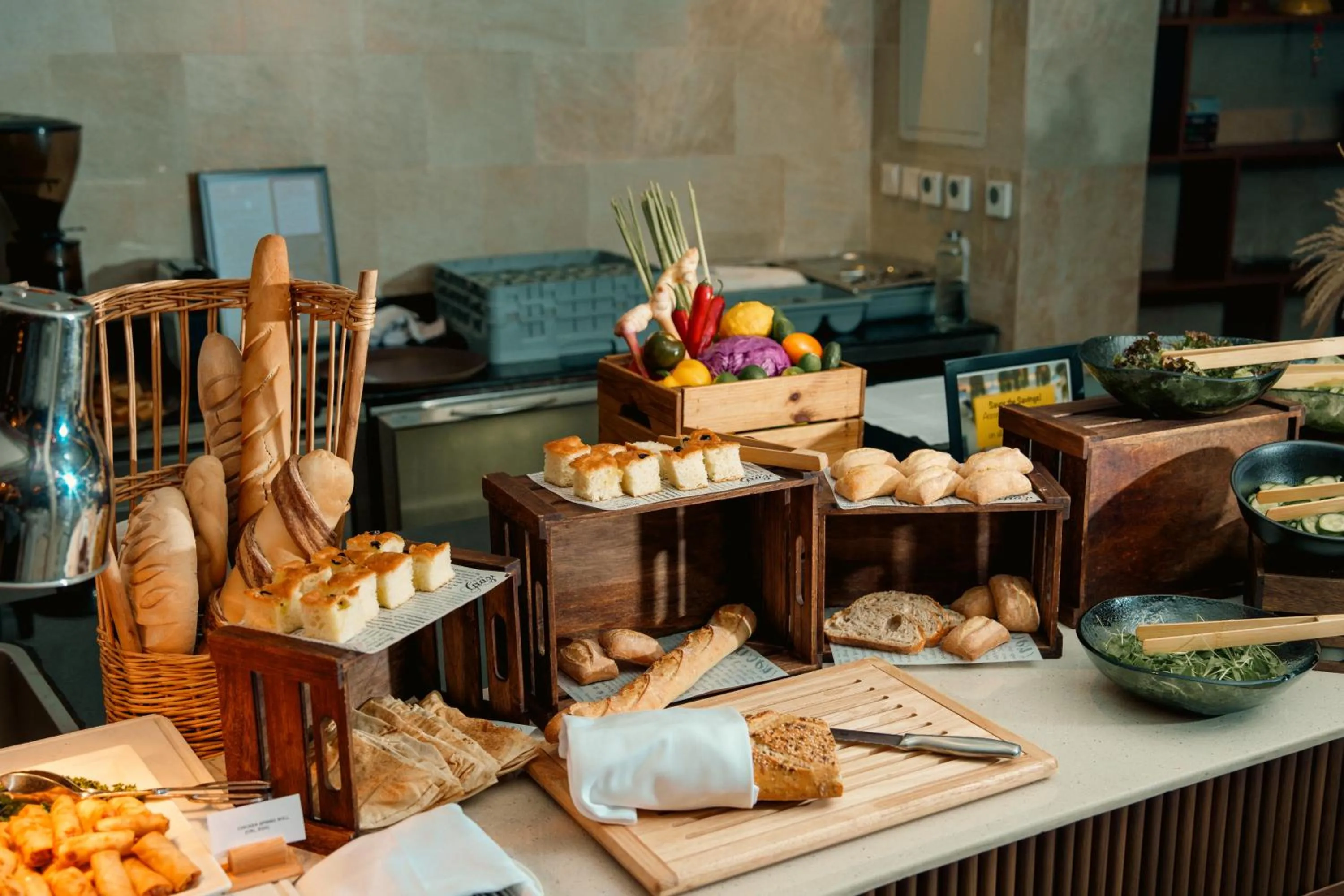 Restaurant/places to eat in Mövenpick Hotel Apartments Downtown Dubai