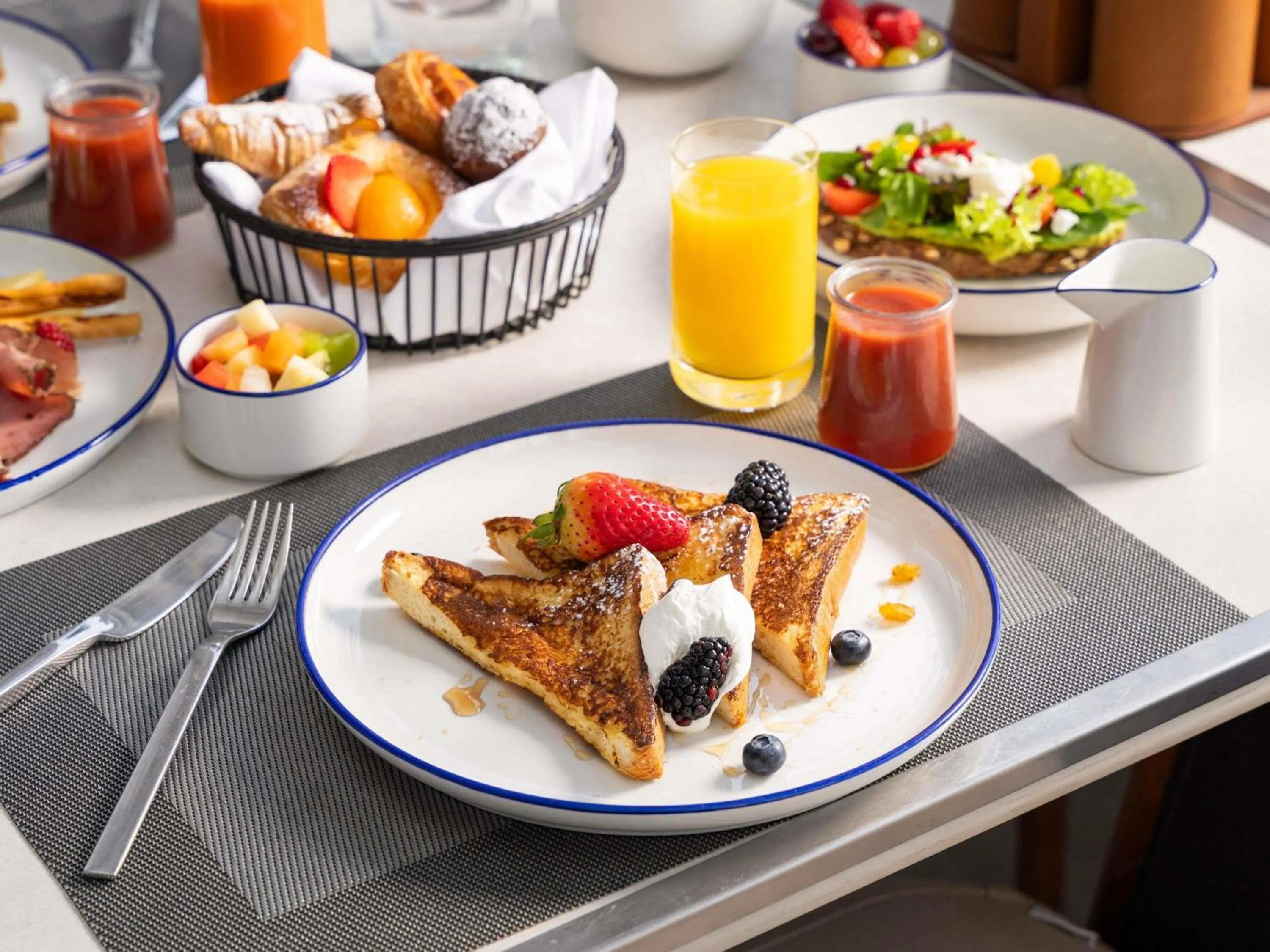 Breakfast in Grand Plaza Mövenpick Media City