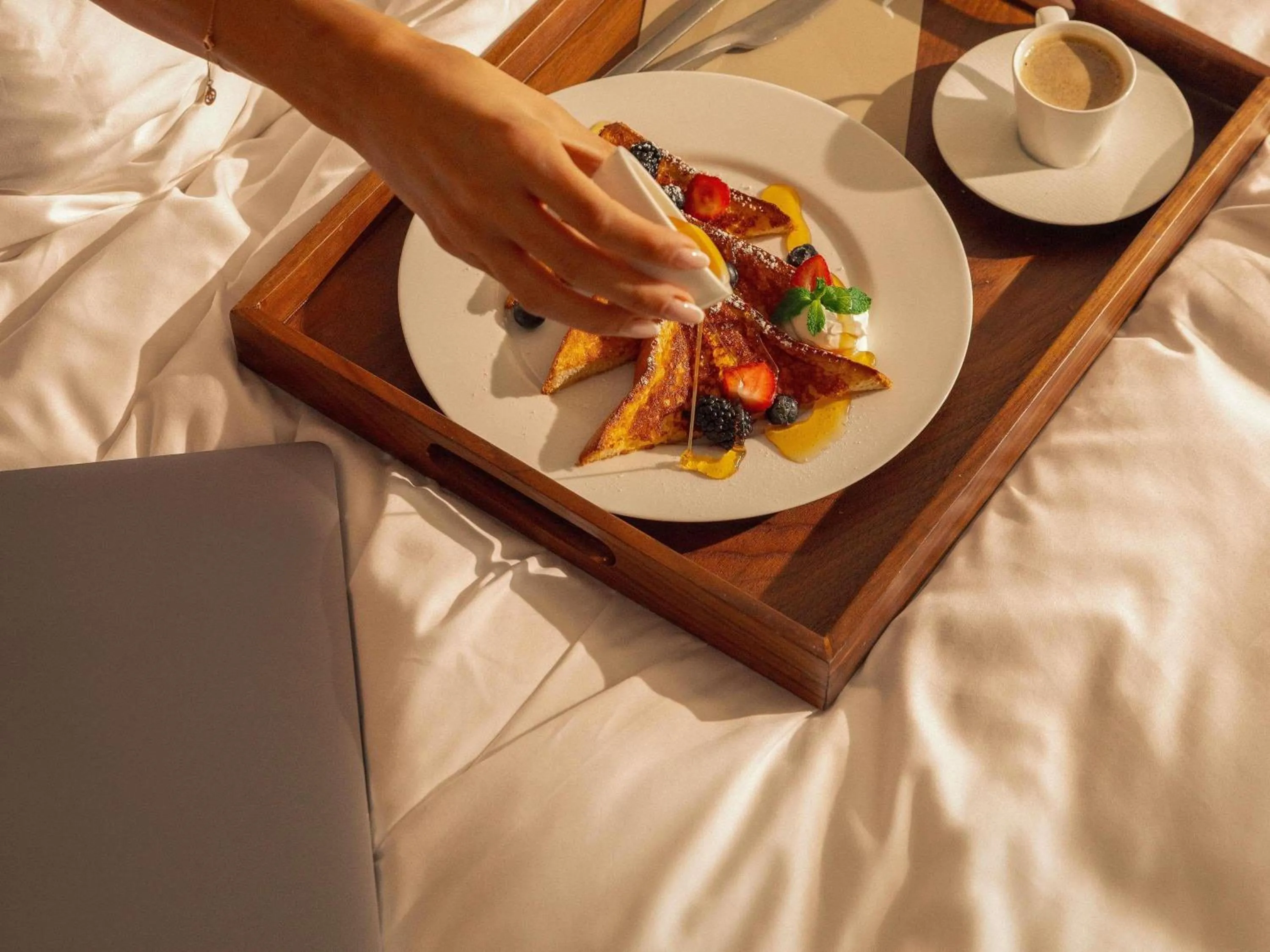 Property building, Bed in Grand Plaza Mövenpick Media City