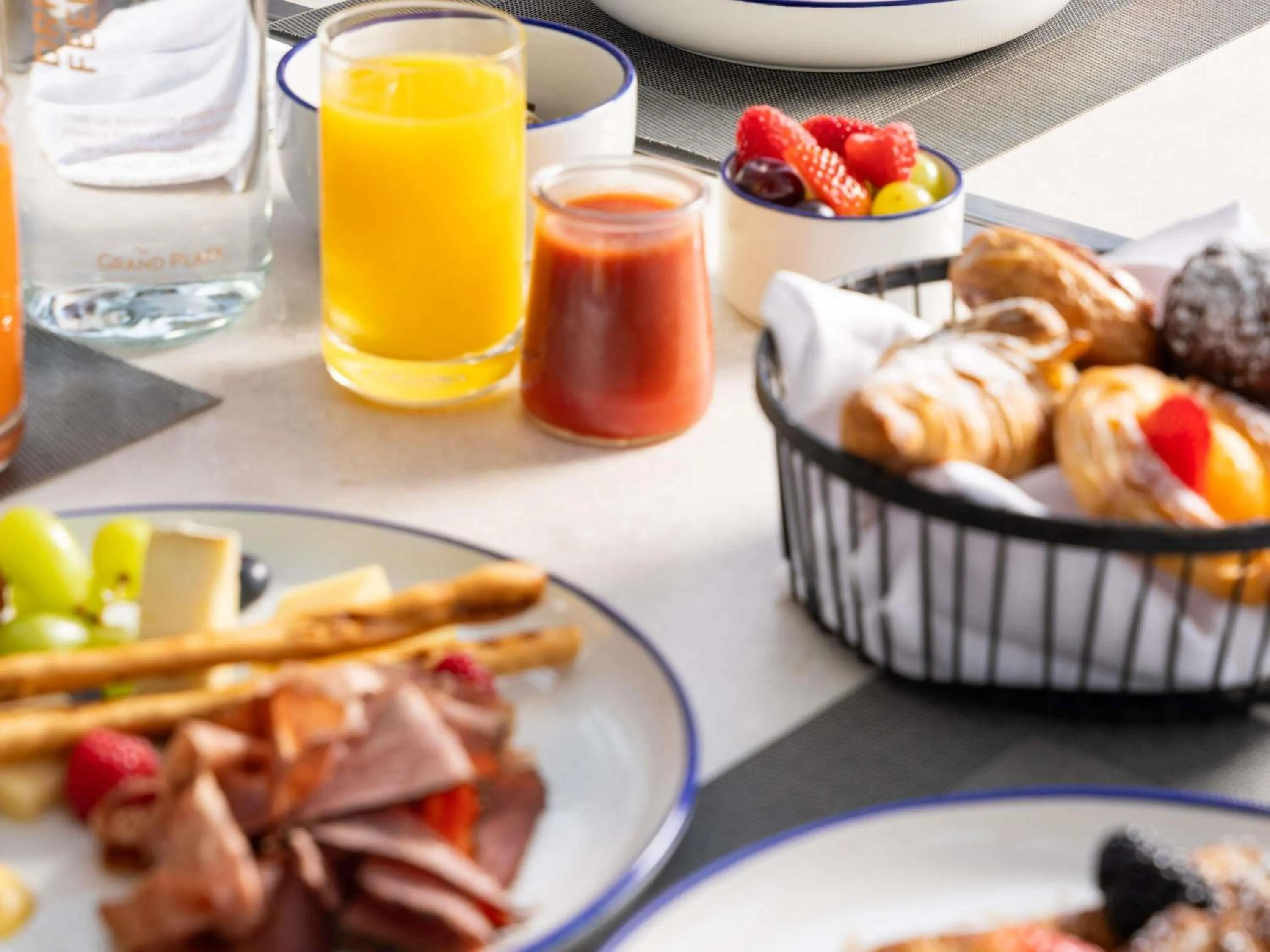 Breakfast in Grand Plaza Mövenpick Media City