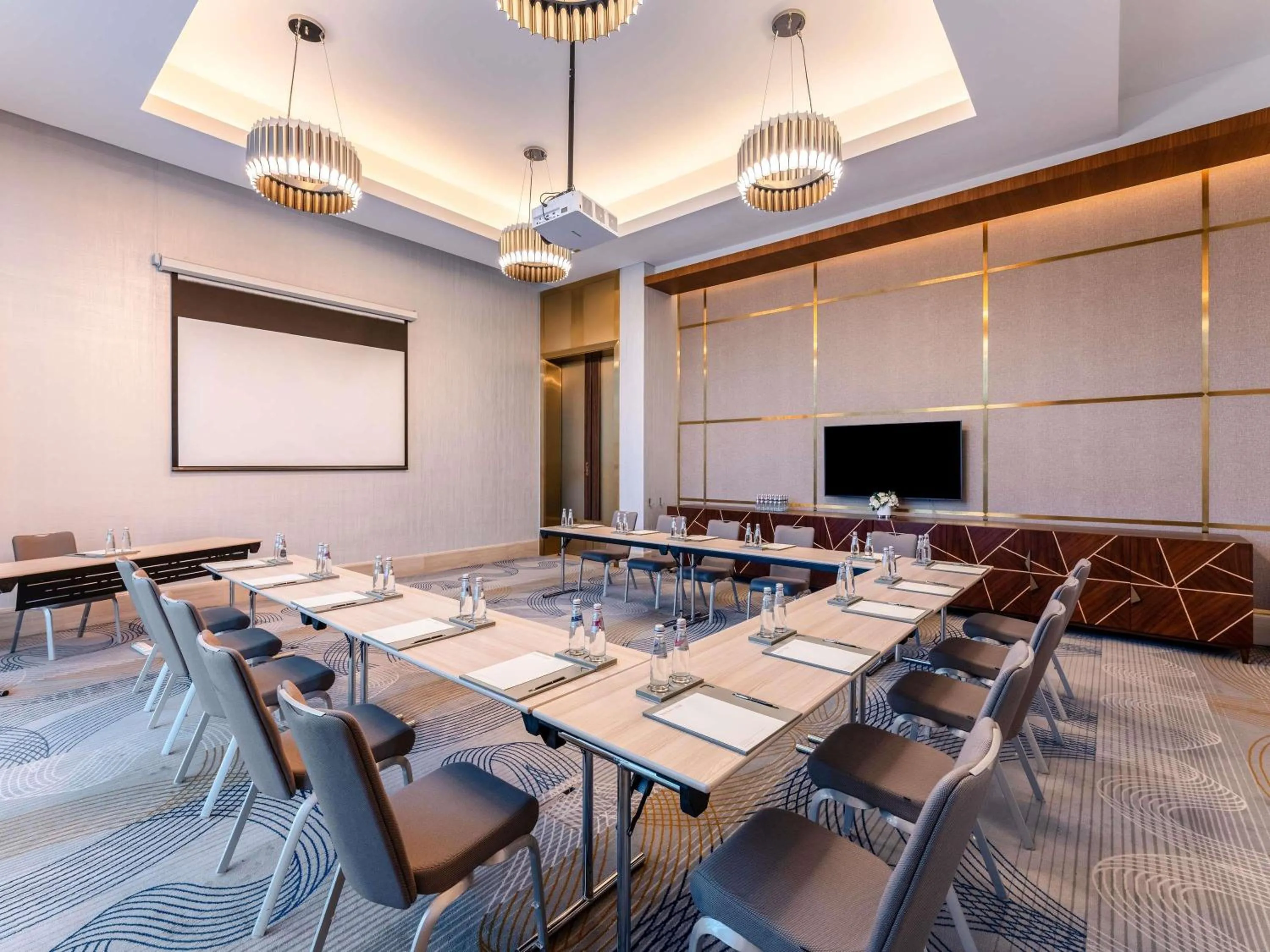 Meeting/conference room in Grand Plaza Mövenpick Media City