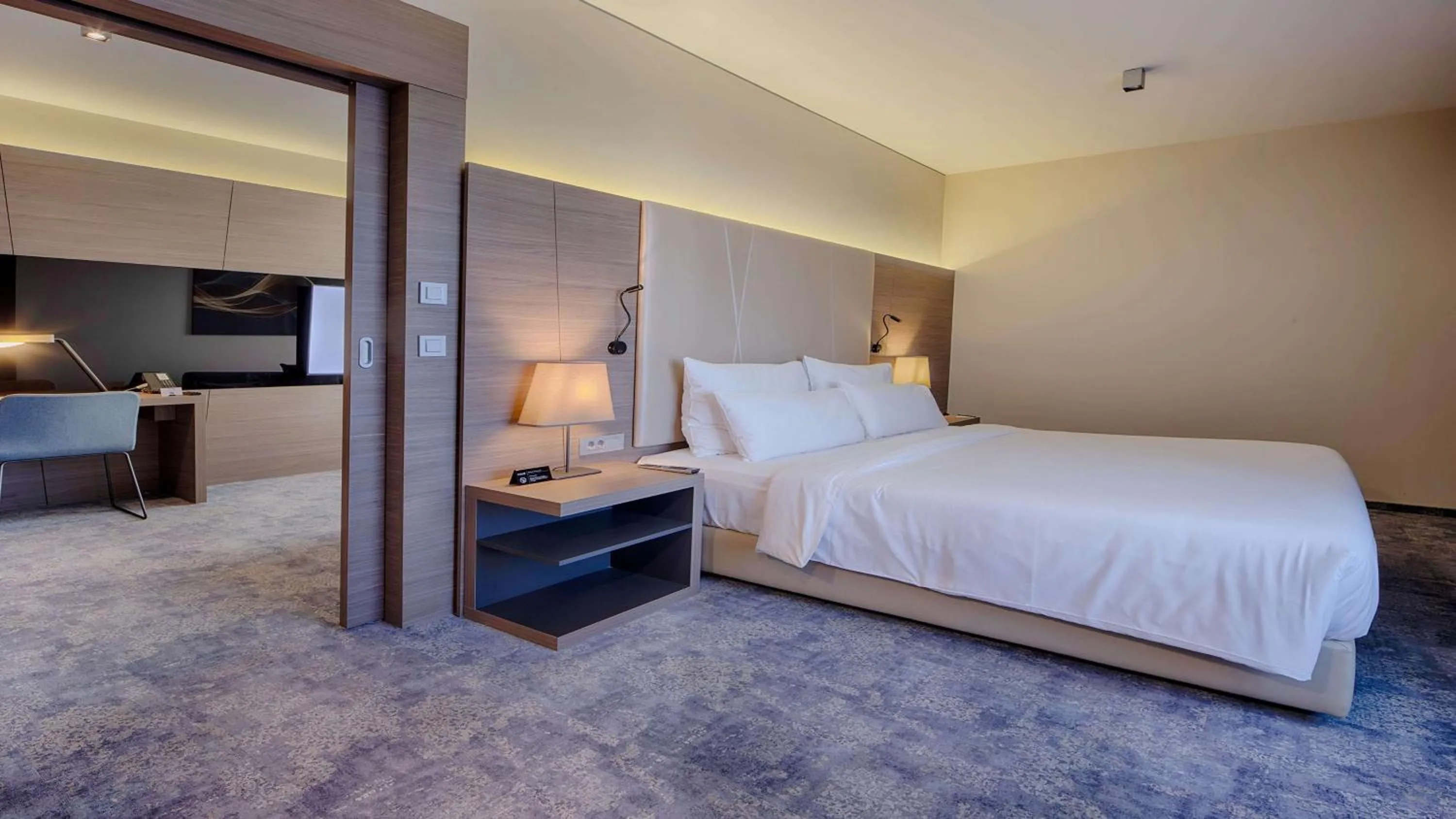 Photo of the whole room, Bed in Radisson Blu Plaza Hotel Ljubljana