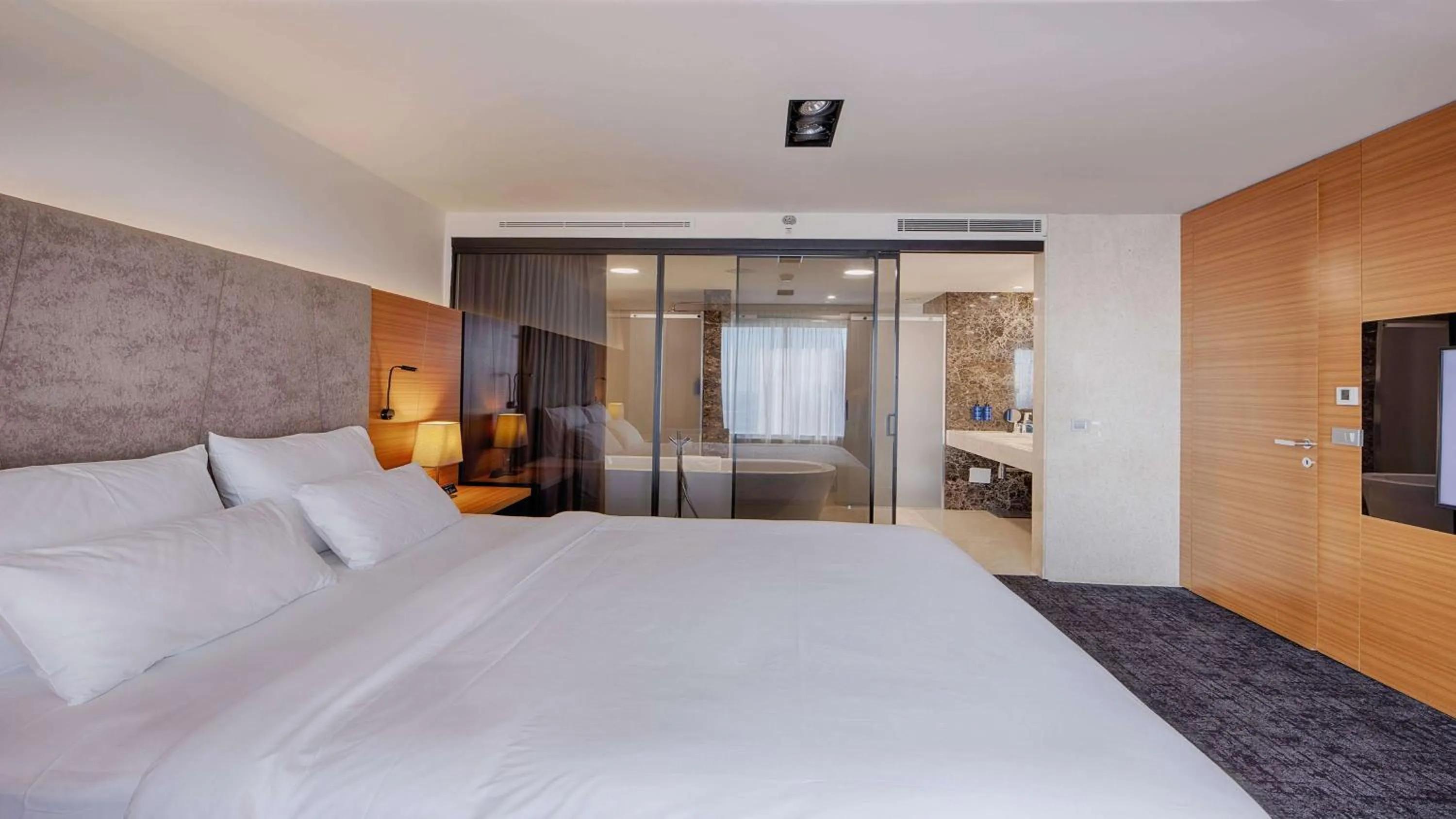 Photo of the whole room, Bed in Radisson Blu Plaza Hotel Ljubljana