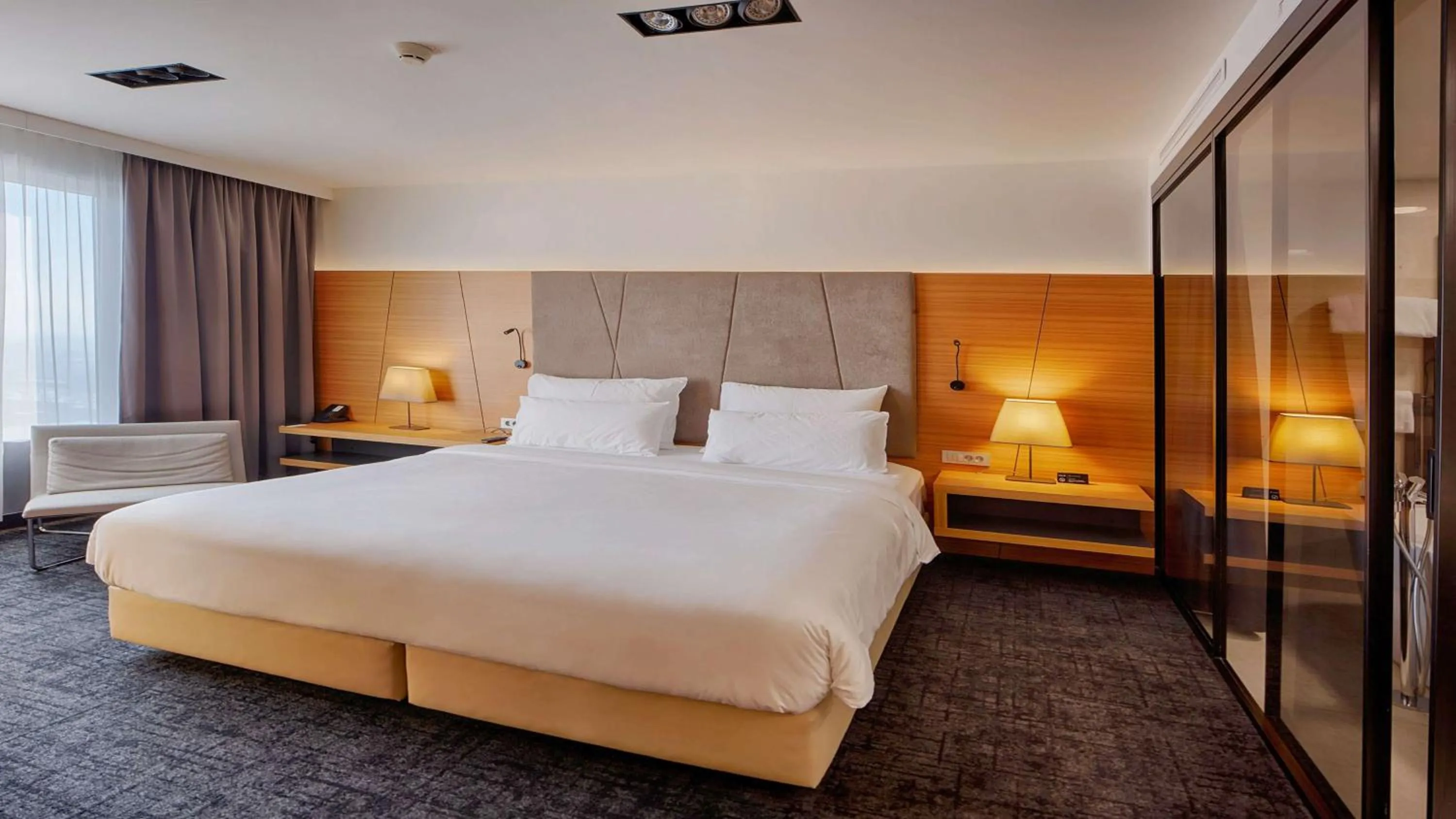 Photo of the whole room, Bed in Radisson Blu Plaza Hotel Ljubljana