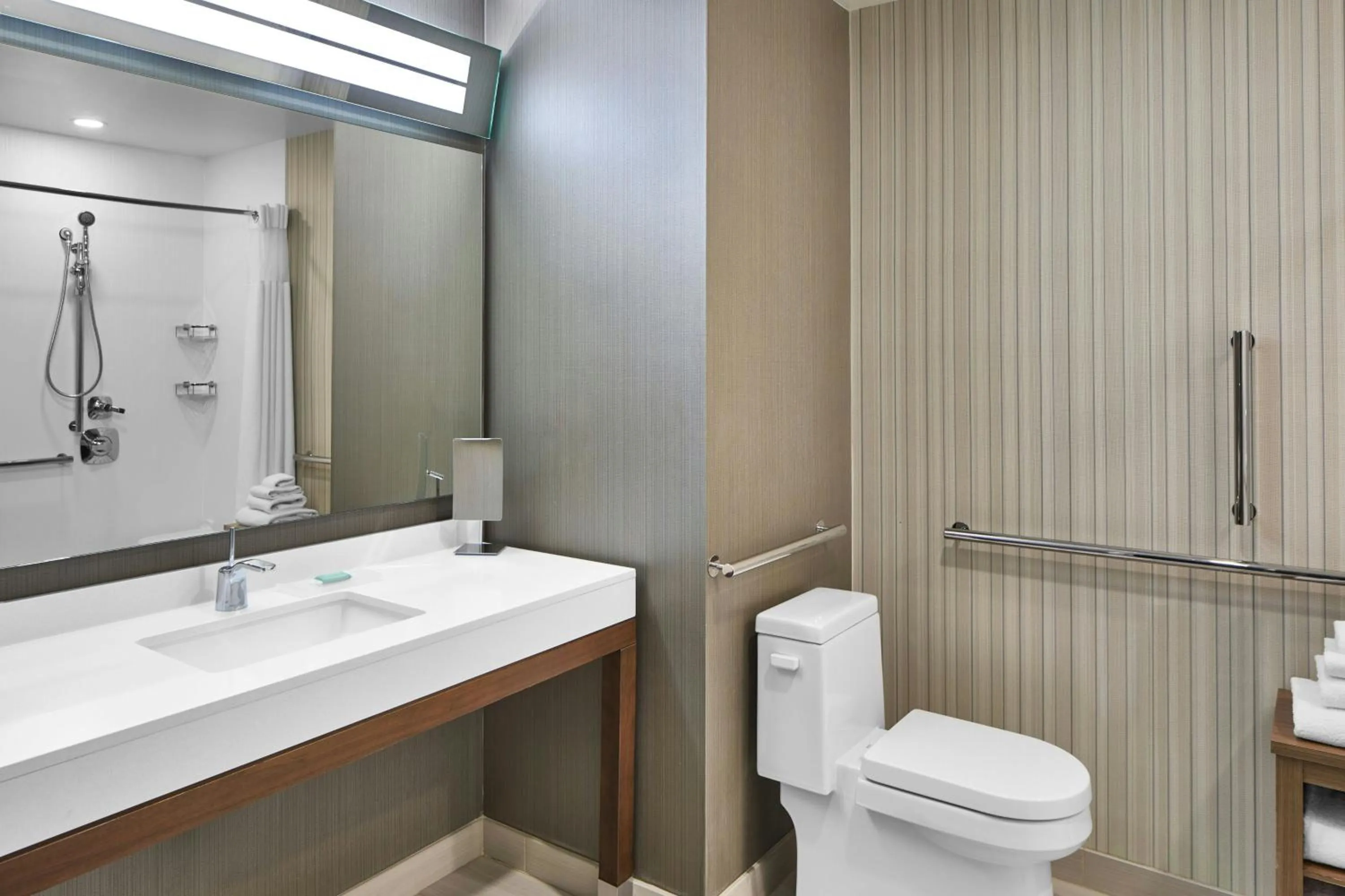 Bathroom in Courtyard by Marriott Albany Troy/Waterfront