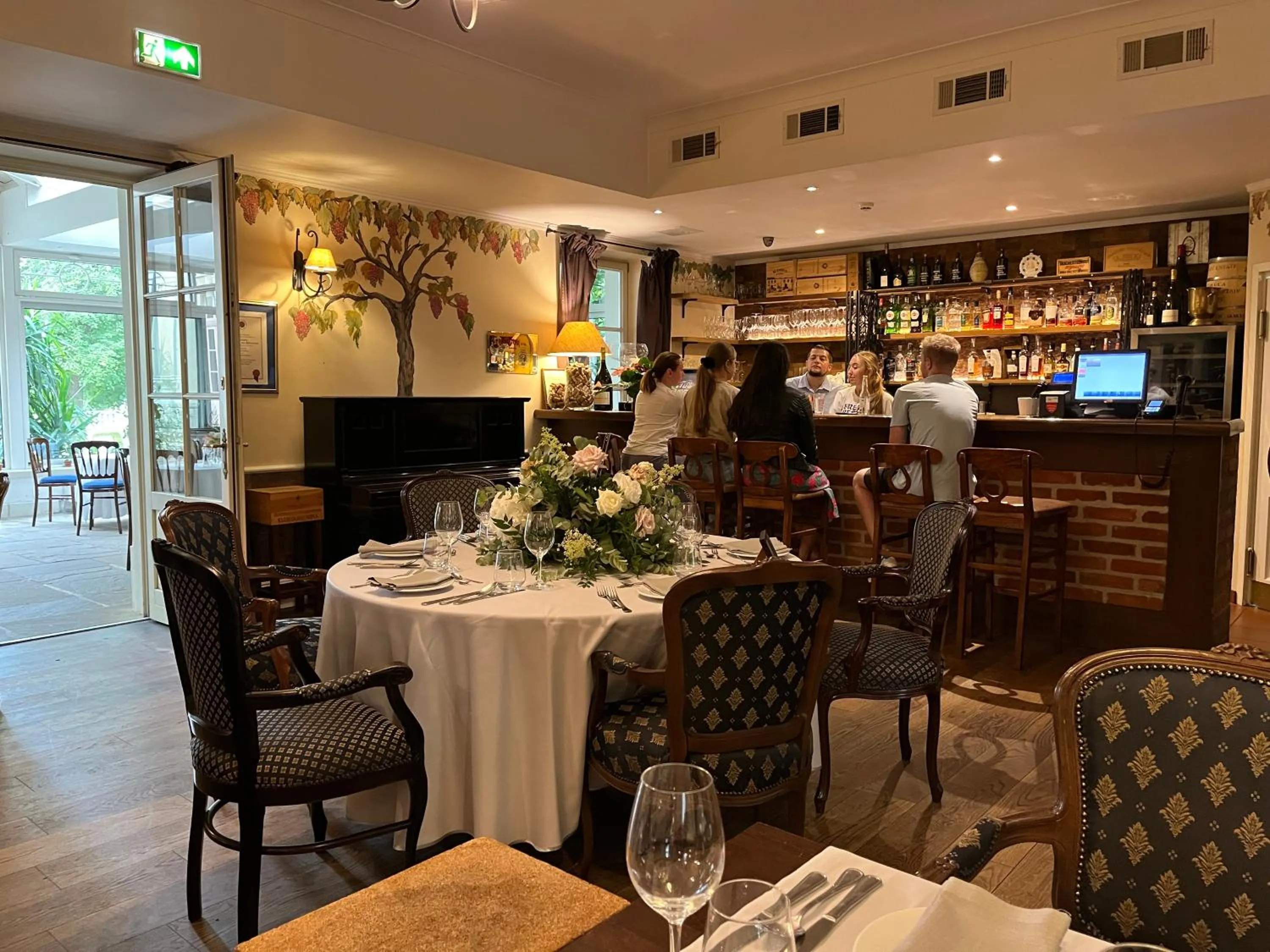 Restaurant/places to eat in Dwór Sieraków