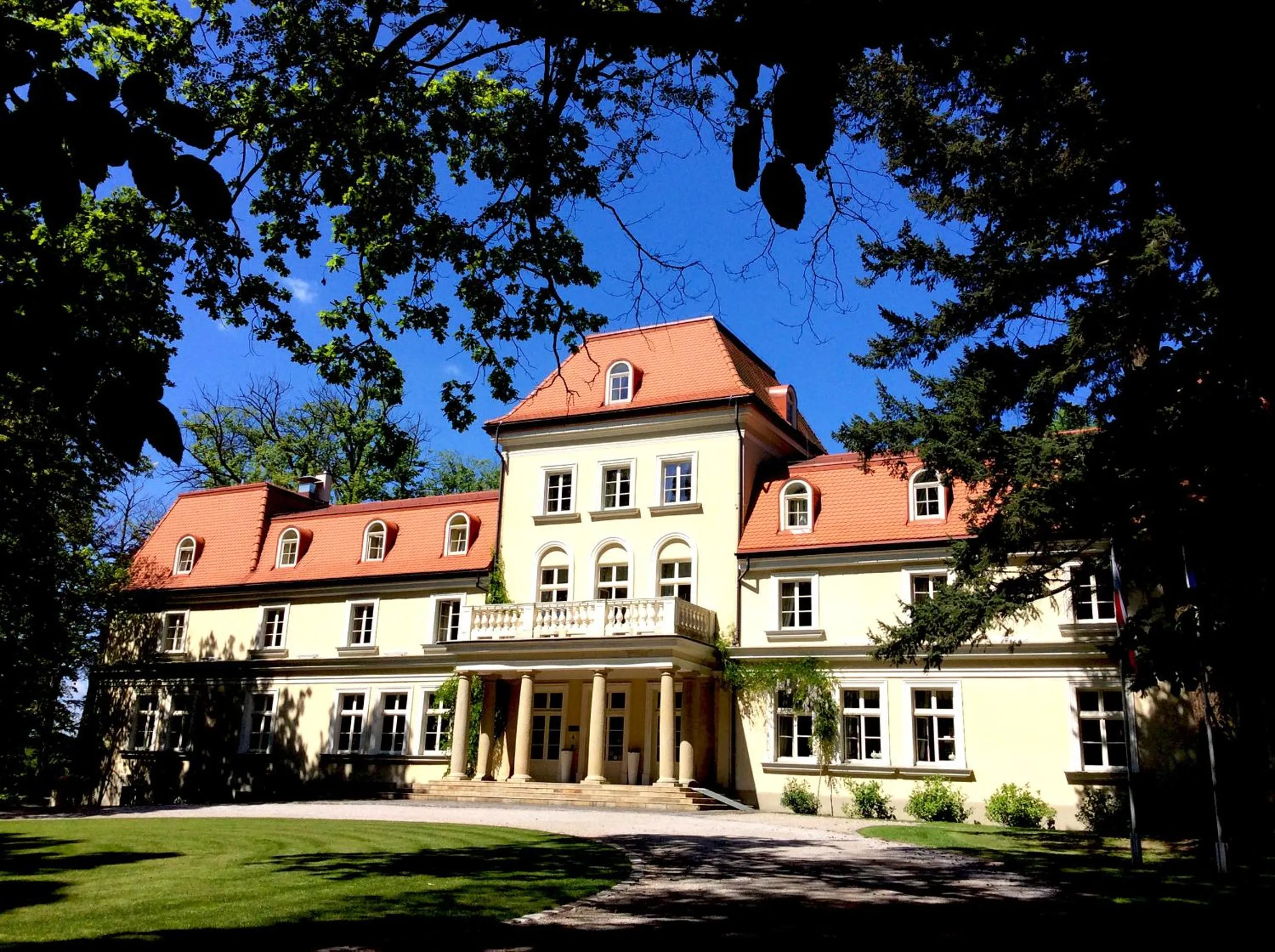 Facade/entrance in Dwór Sieraków