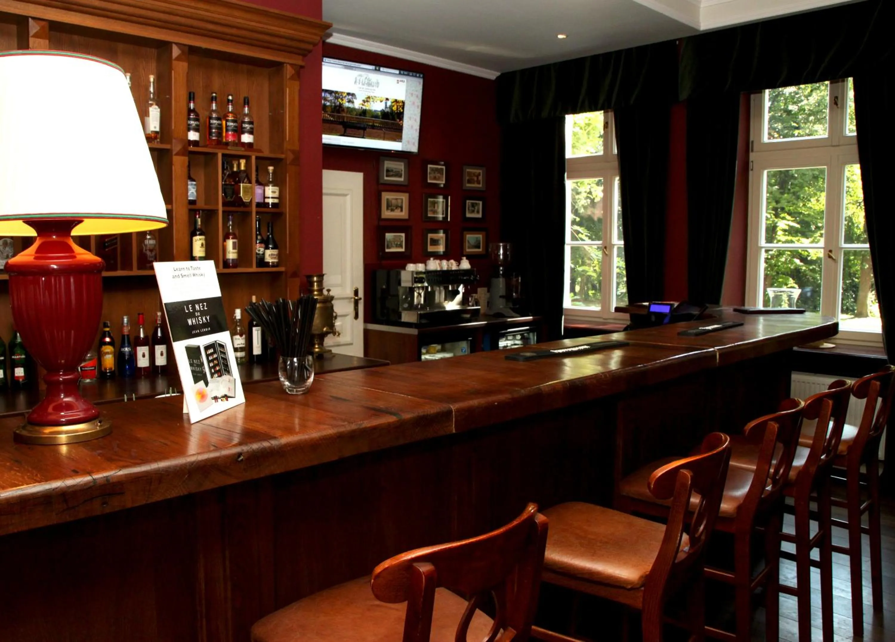 Lounge or bar in Dwór Sieraków