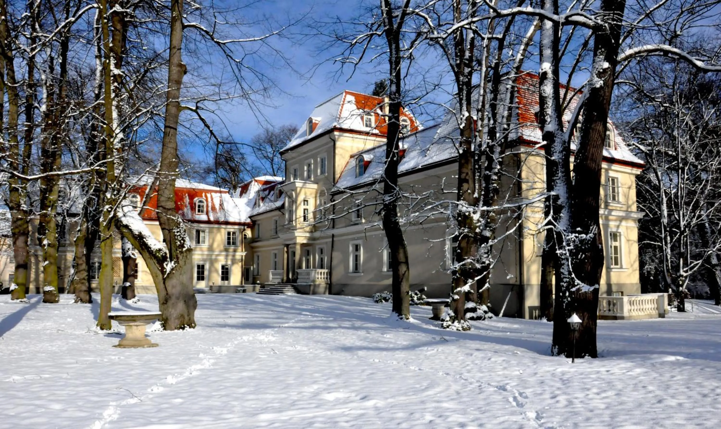 Property building in Dwór Sieraków