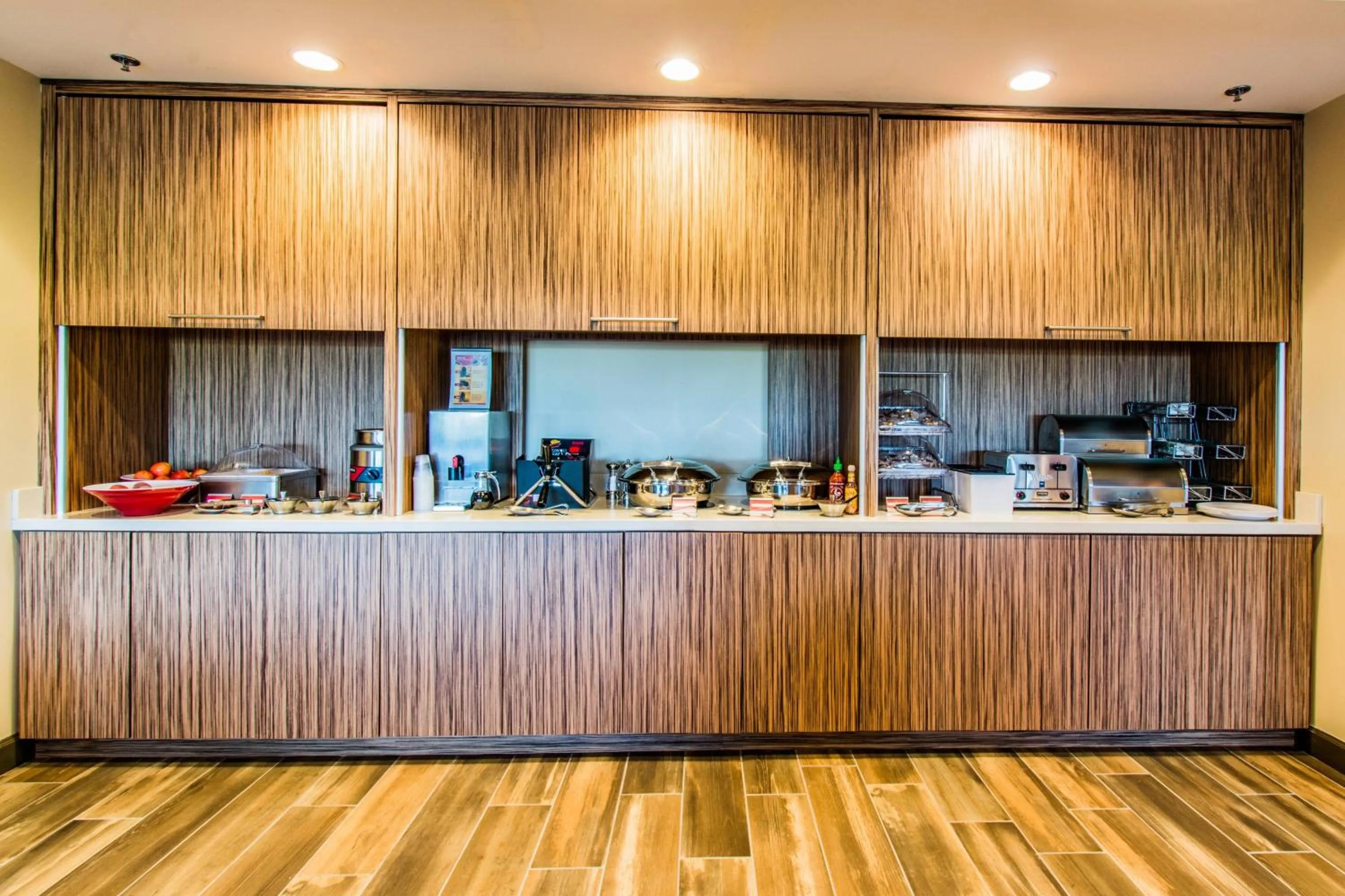 Breakfast in TownePlace Suites by Marriott Evansville Newburgh