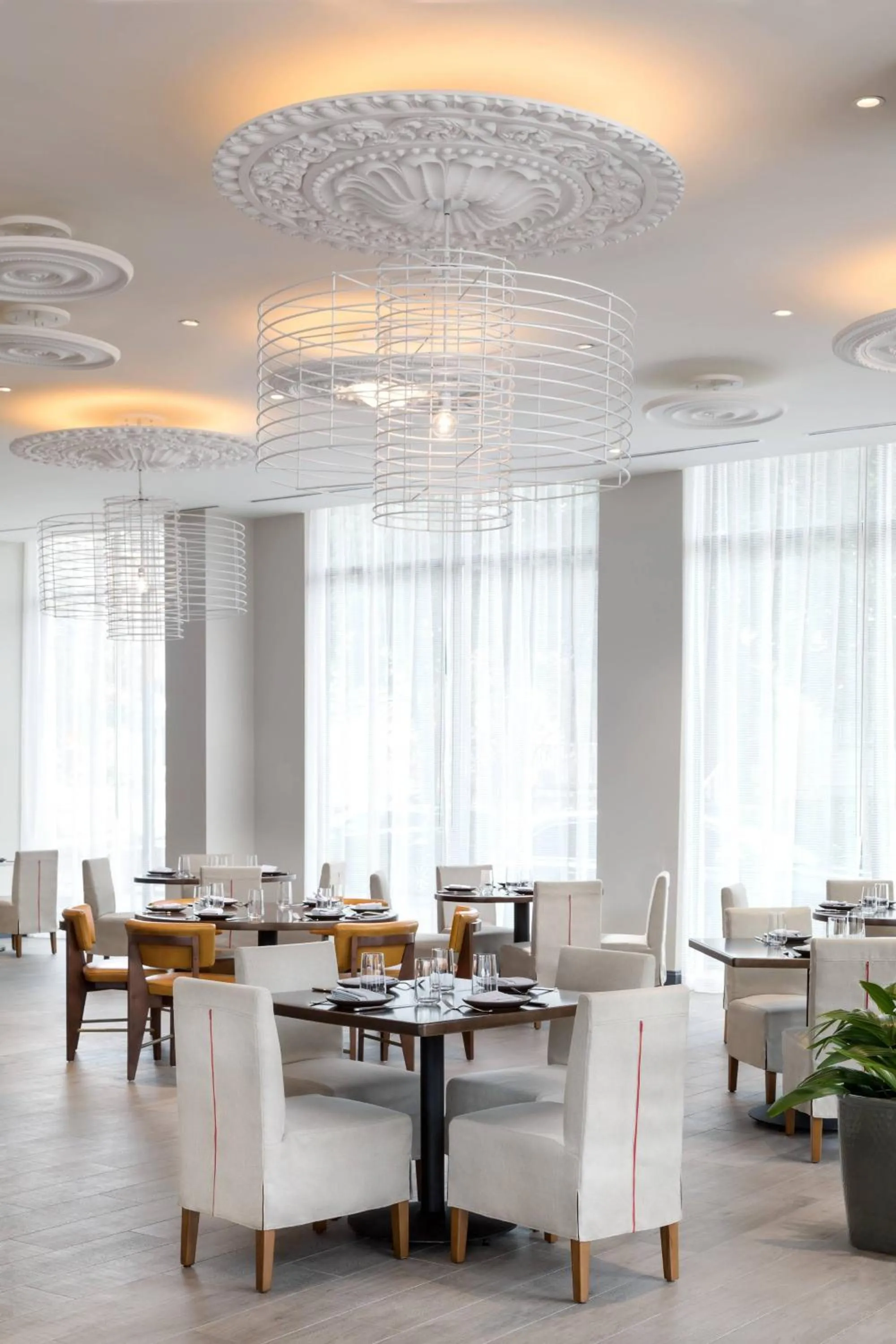 Restaurant/places to eat in The MC, Autograph Collection