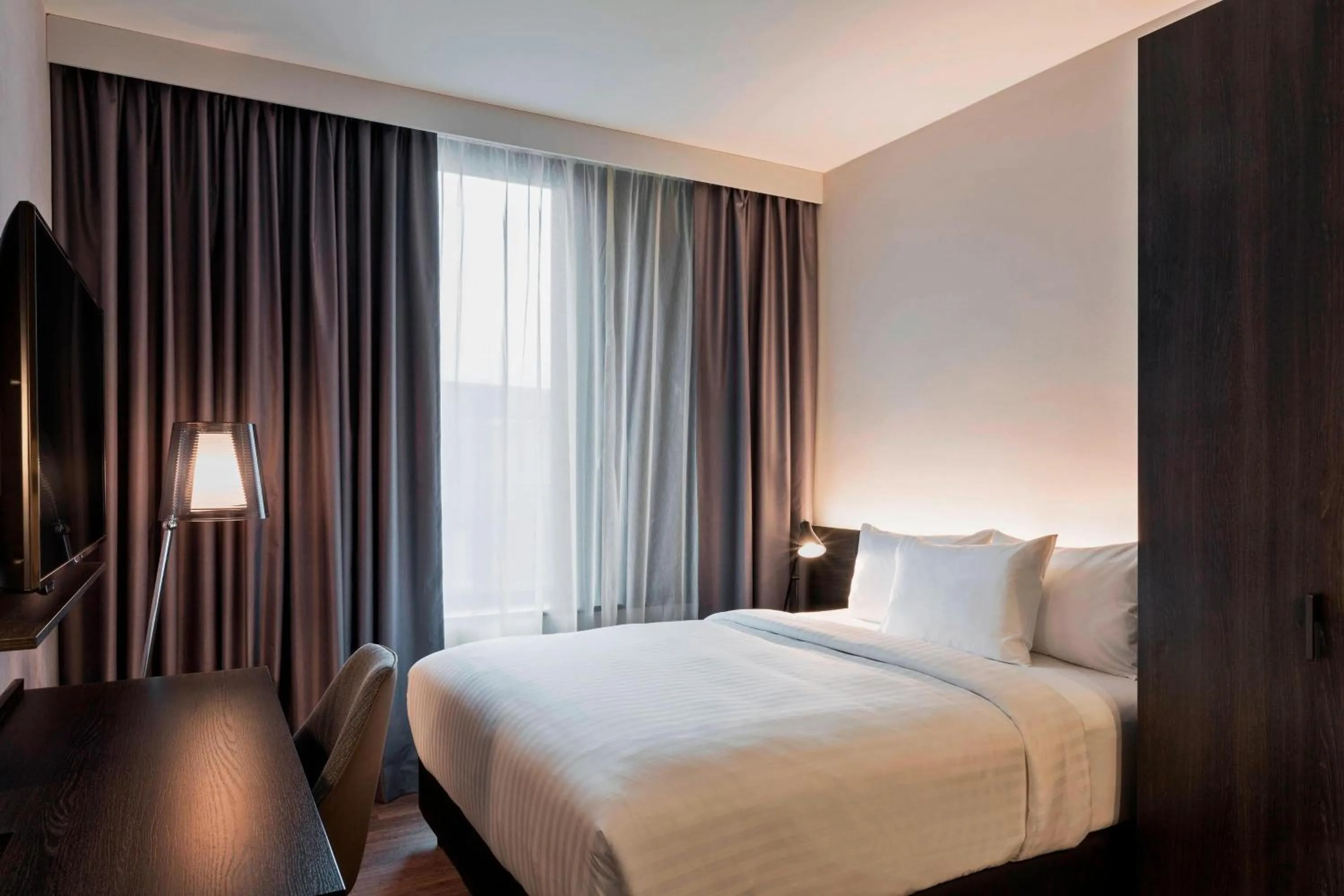 Photo of the whole room, Bed in Residence Inn by Marriott Frankfurt City Center
