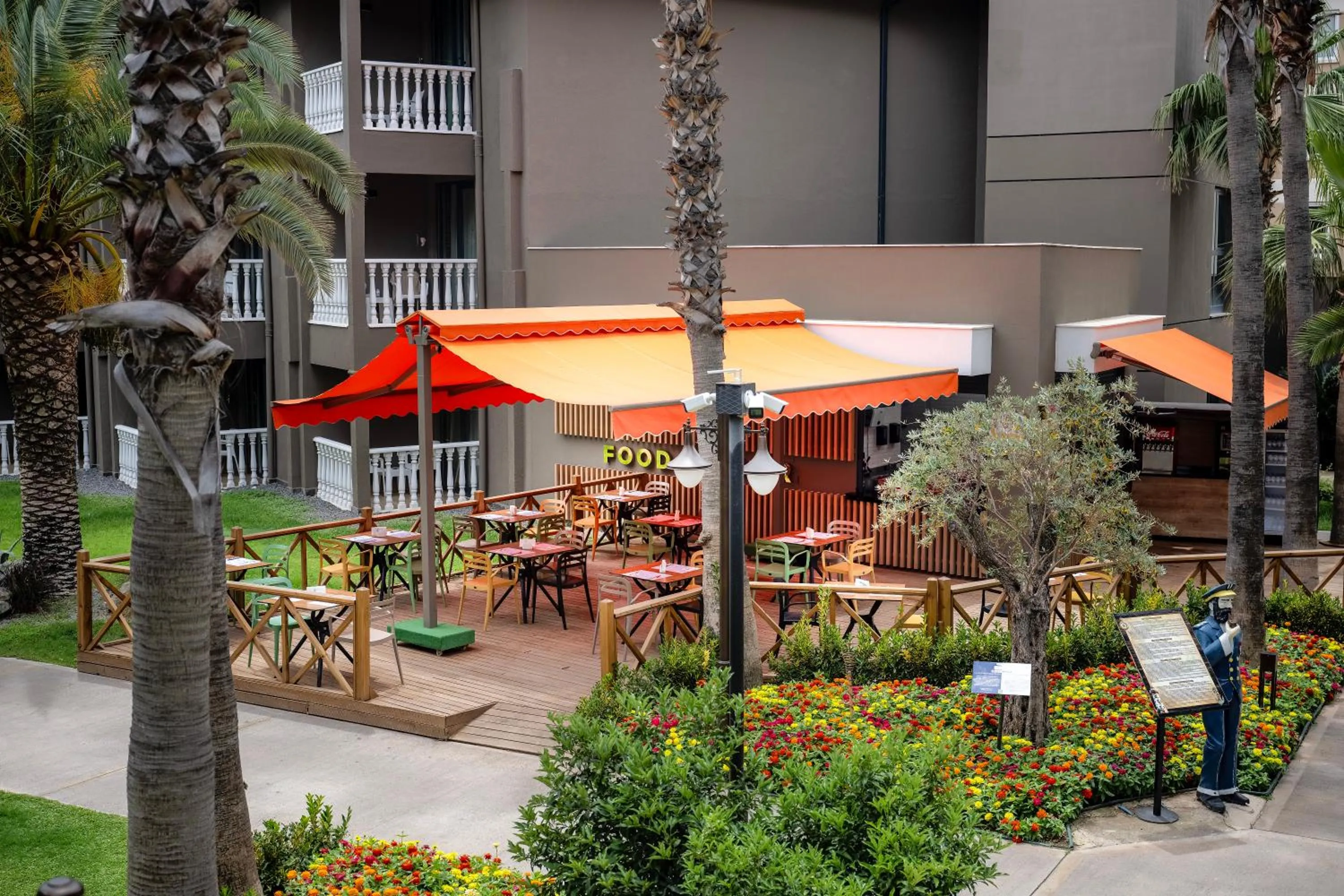 Restaurant/places to eat in Sailor's Beach Club