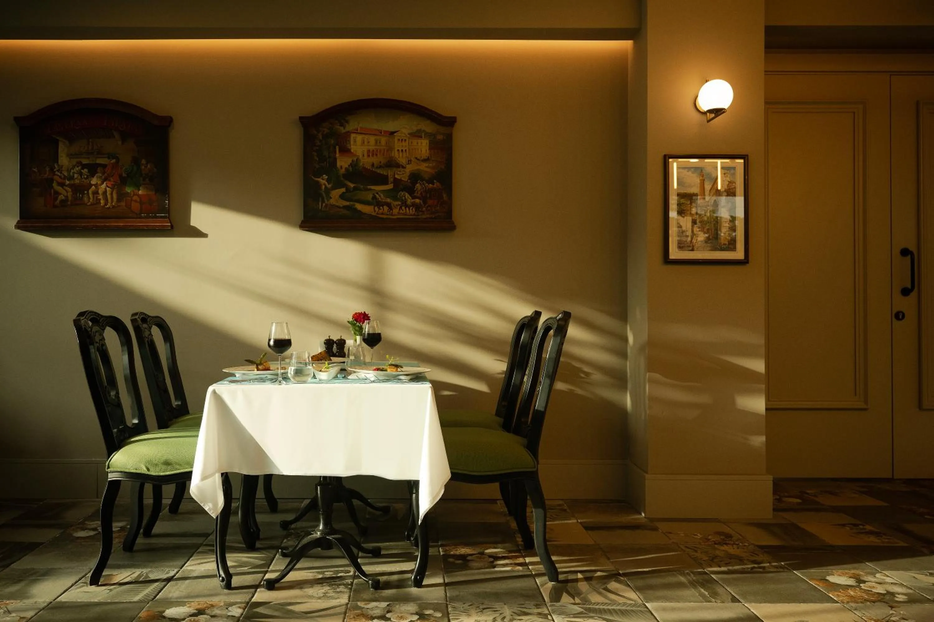 Restaurant/places to eat in Sailor's Beach Club