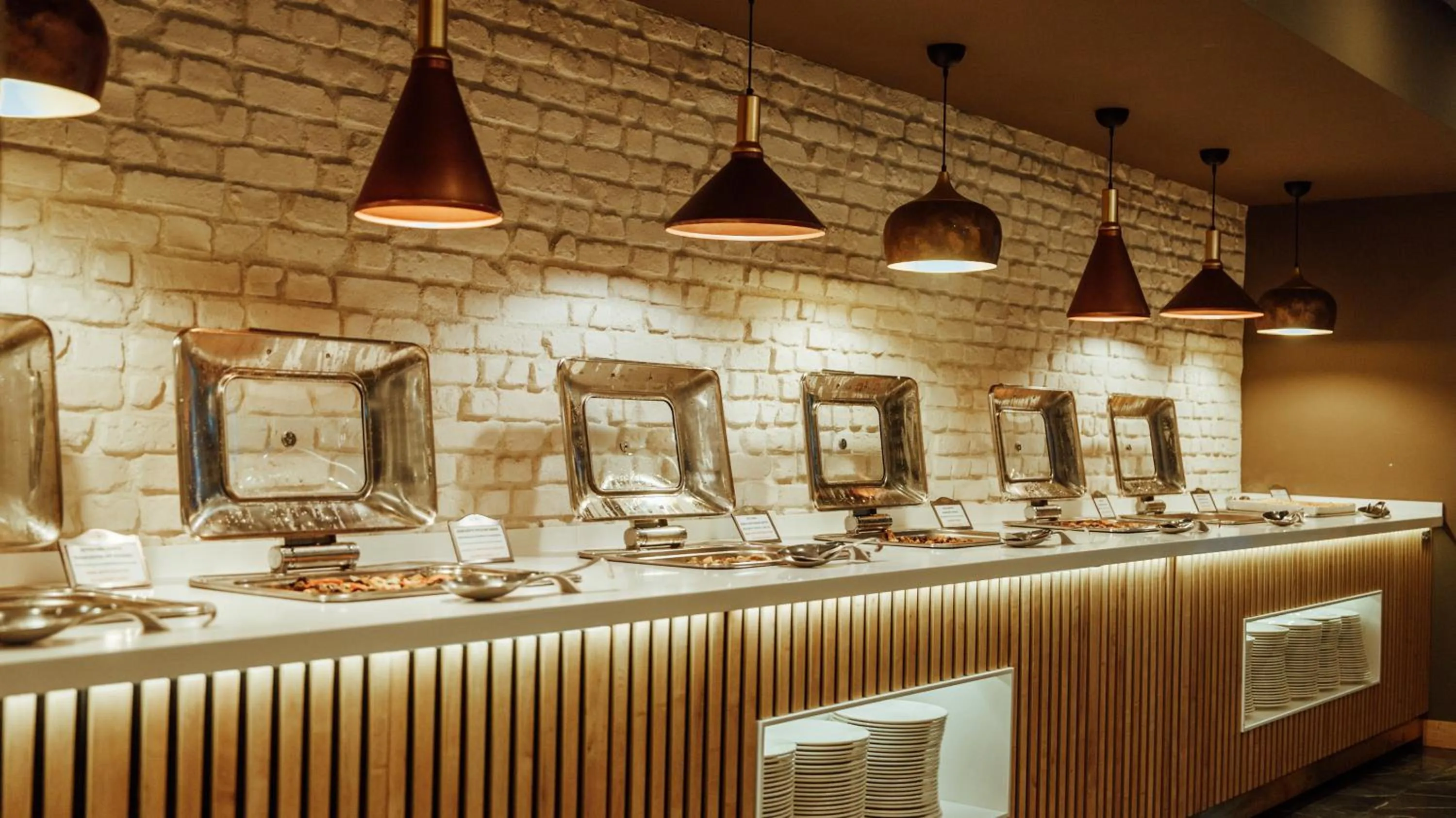 Restaurant/places to eat in Sailor's Beach Club