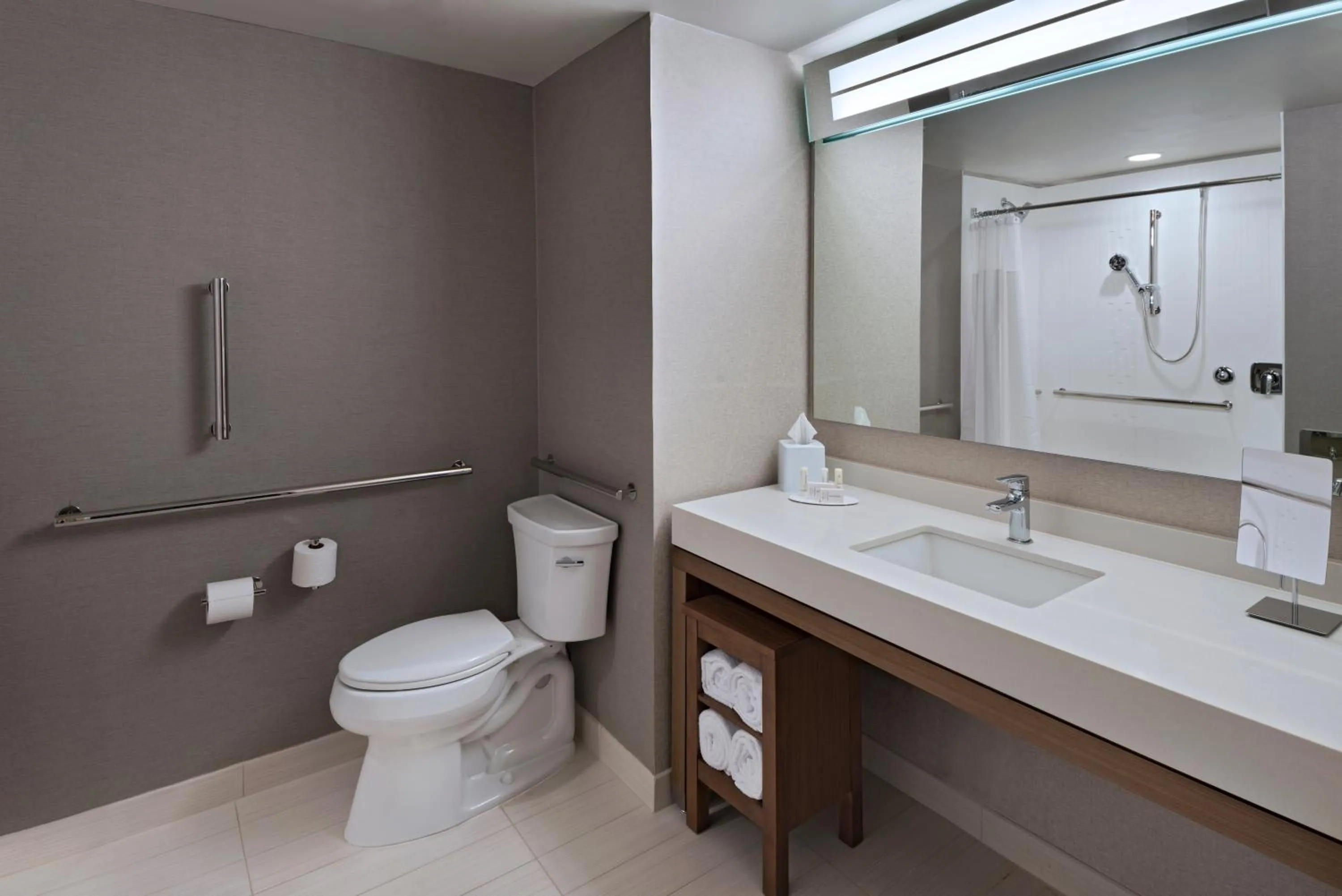 Bathroom in Courtyard by Marriott Jackson Madison