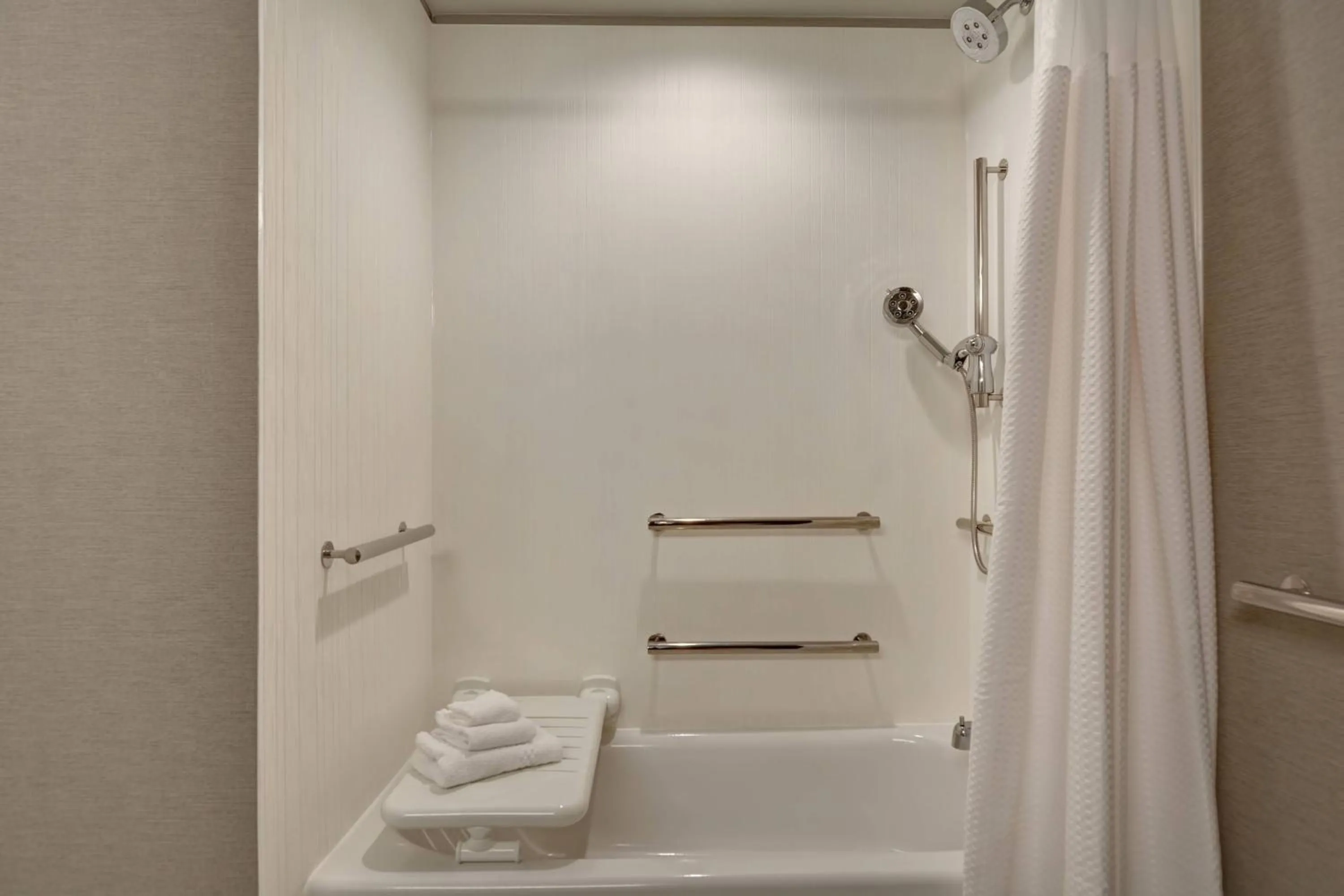 Bathroom in Courtyard by Marriott Jackson Madison