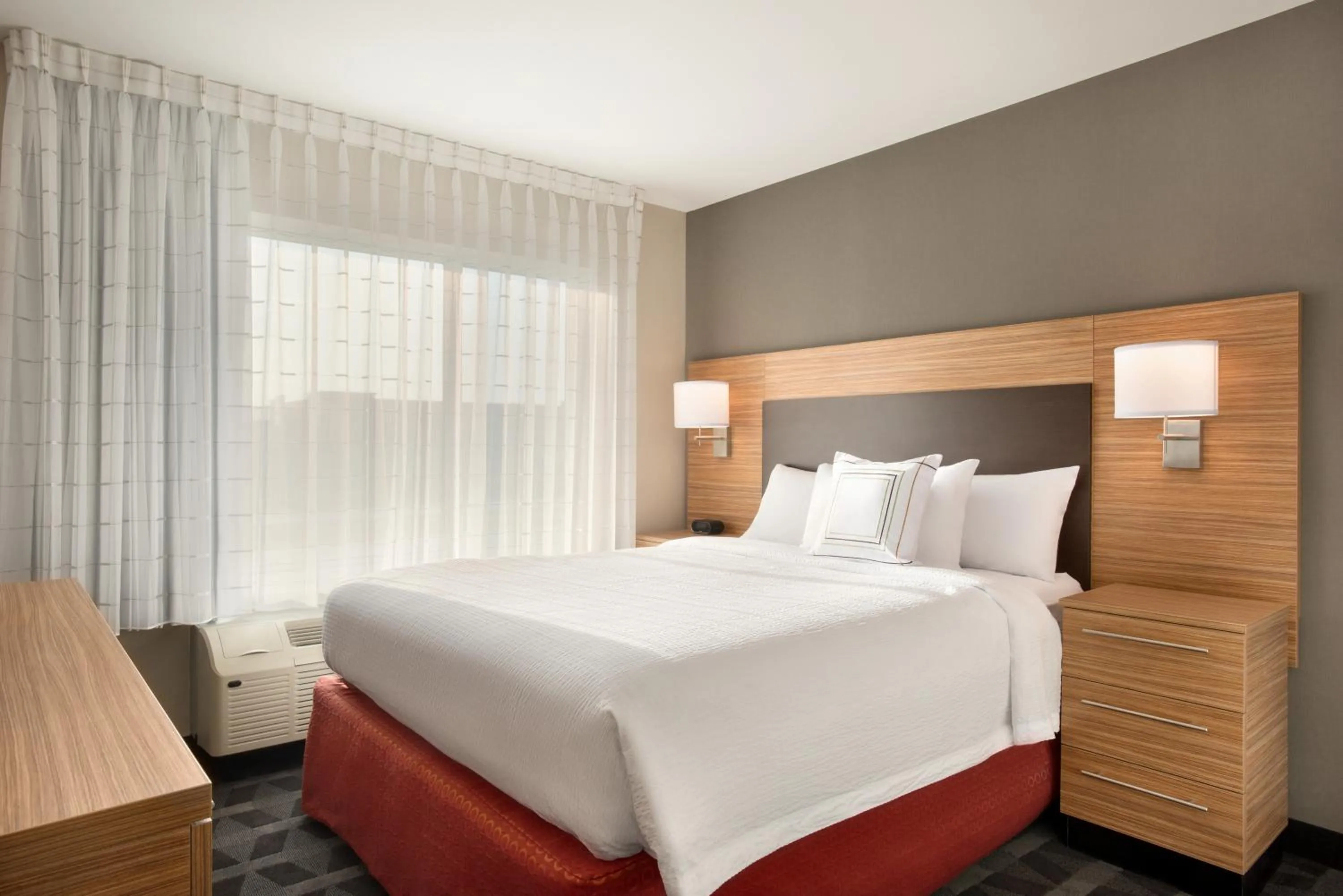 Bedroom, Bed in TownePlace Suites by Marriott Milwaukee Grafton