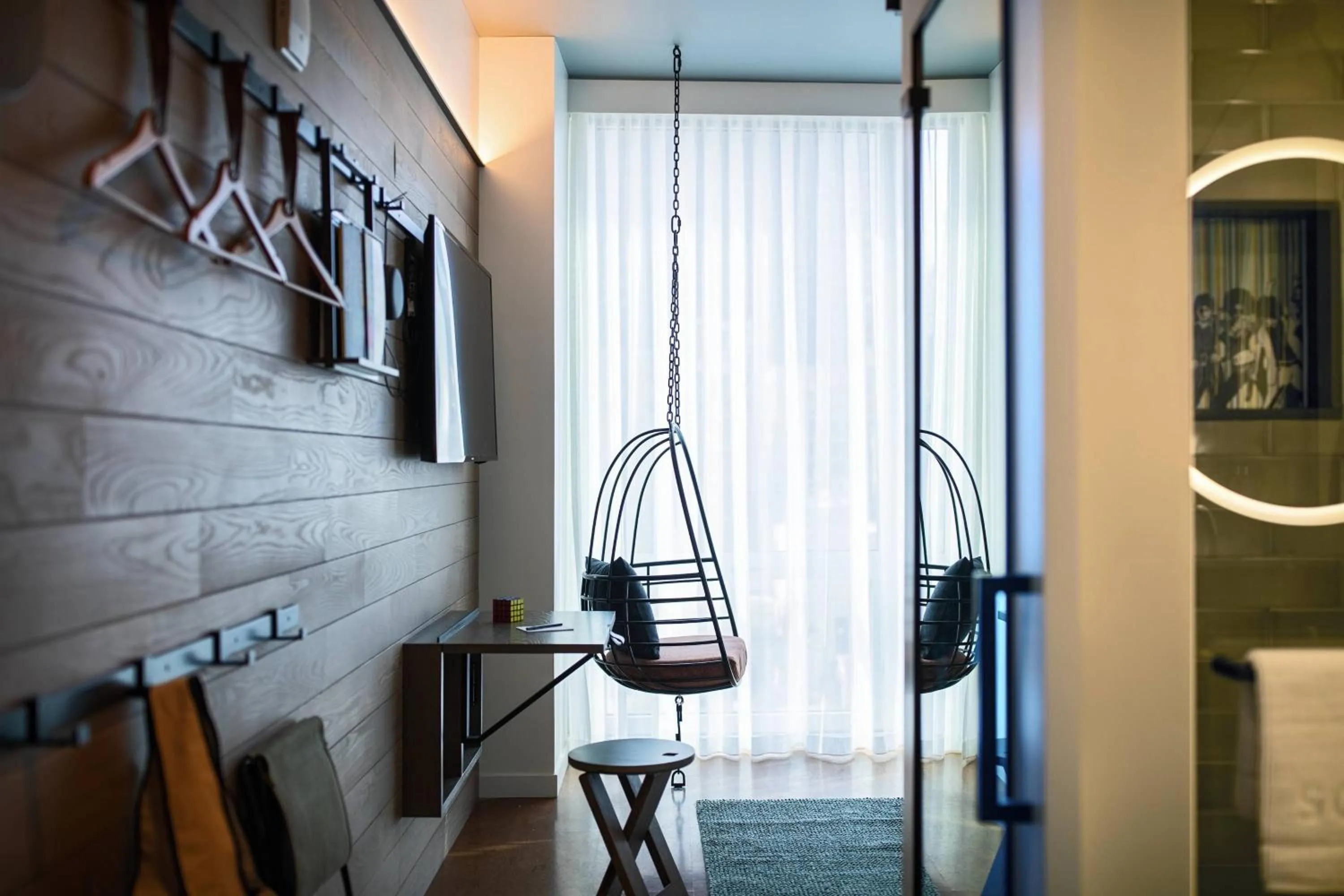 Photo of the whole room in Moxy NYC Downtown