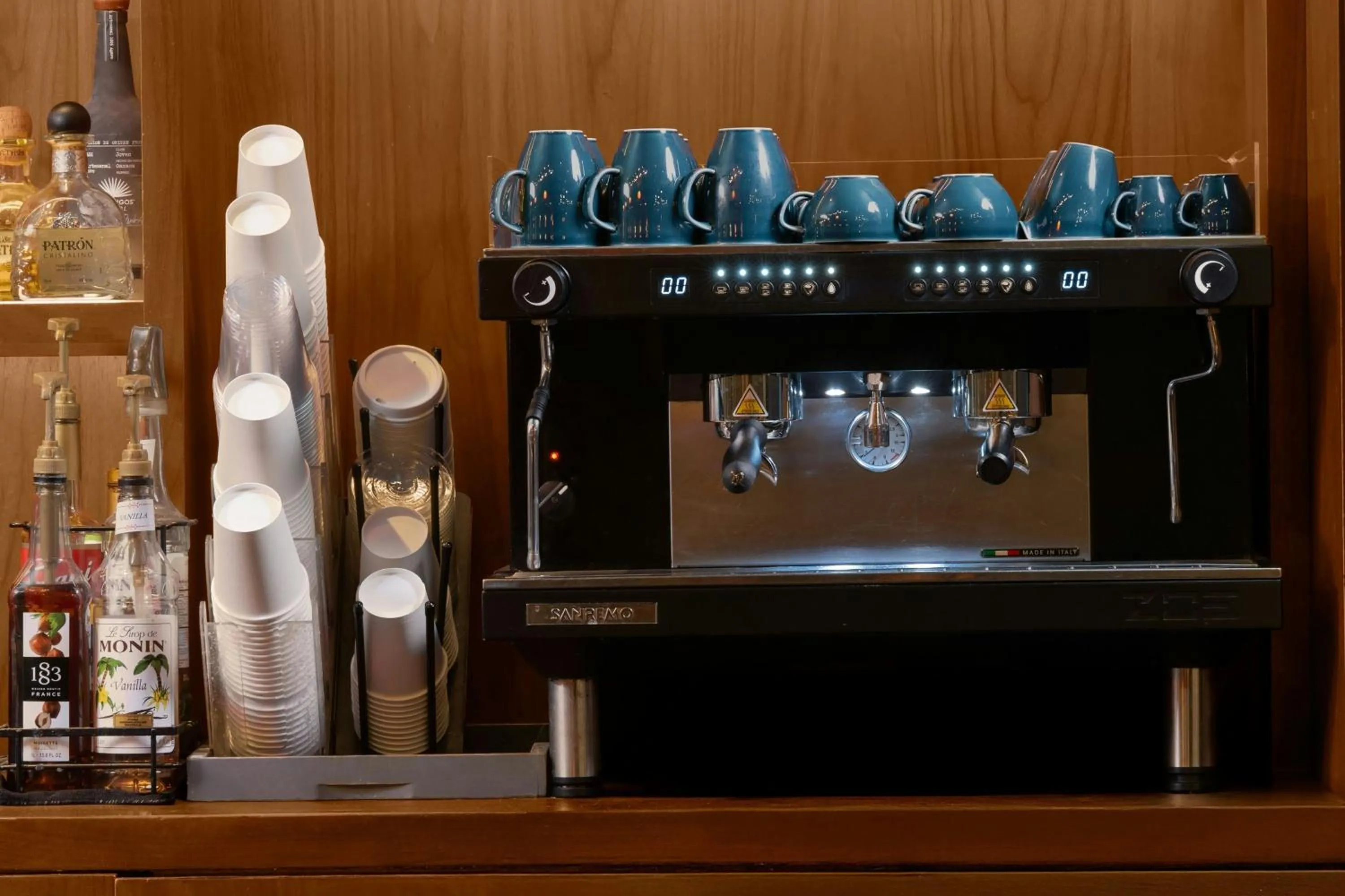 Restaurant/places to eat in Moxy NYC Downtown