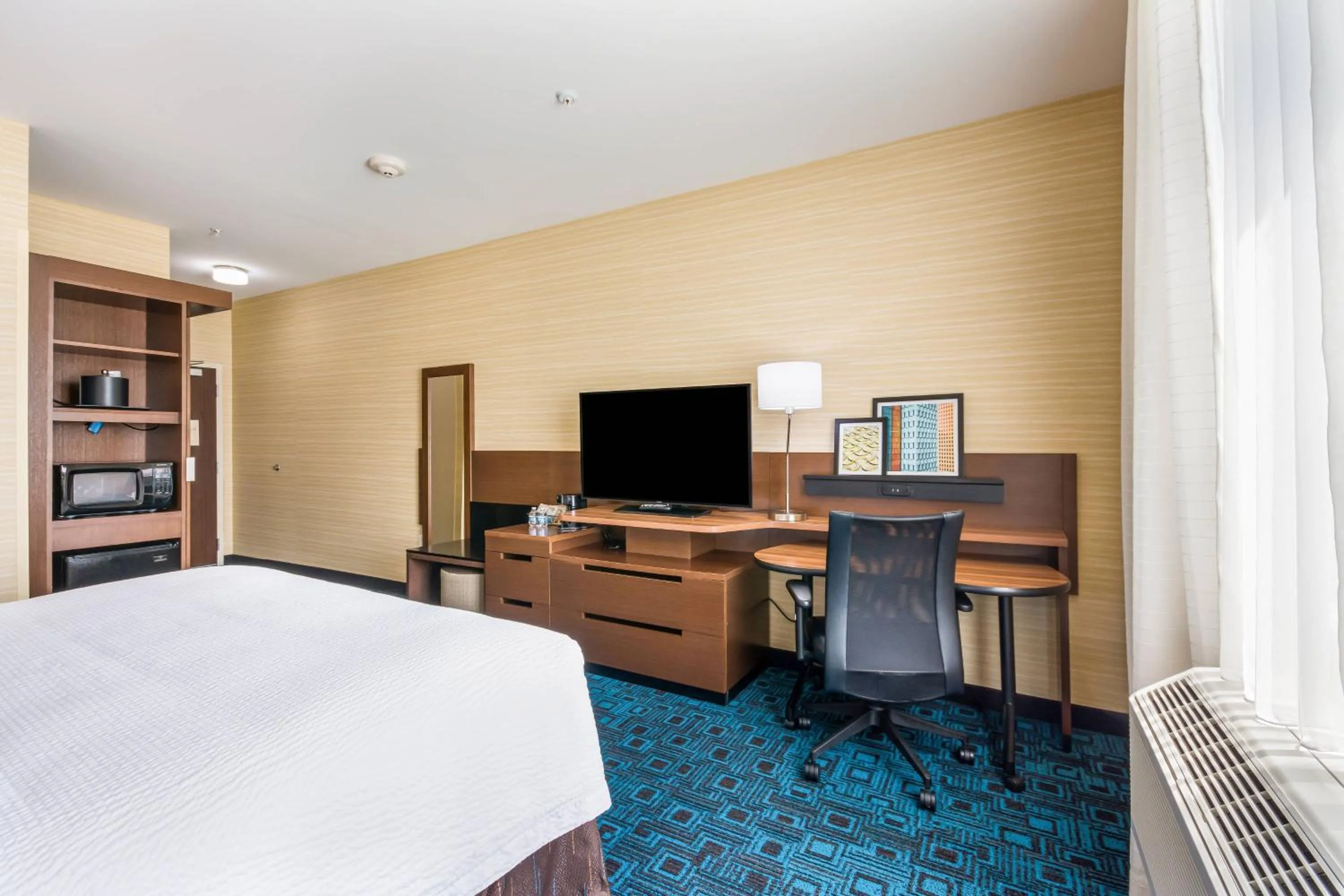 Photo of the whole room, Bed in Fairfield Inn & Suites by Marriott Chickasha
