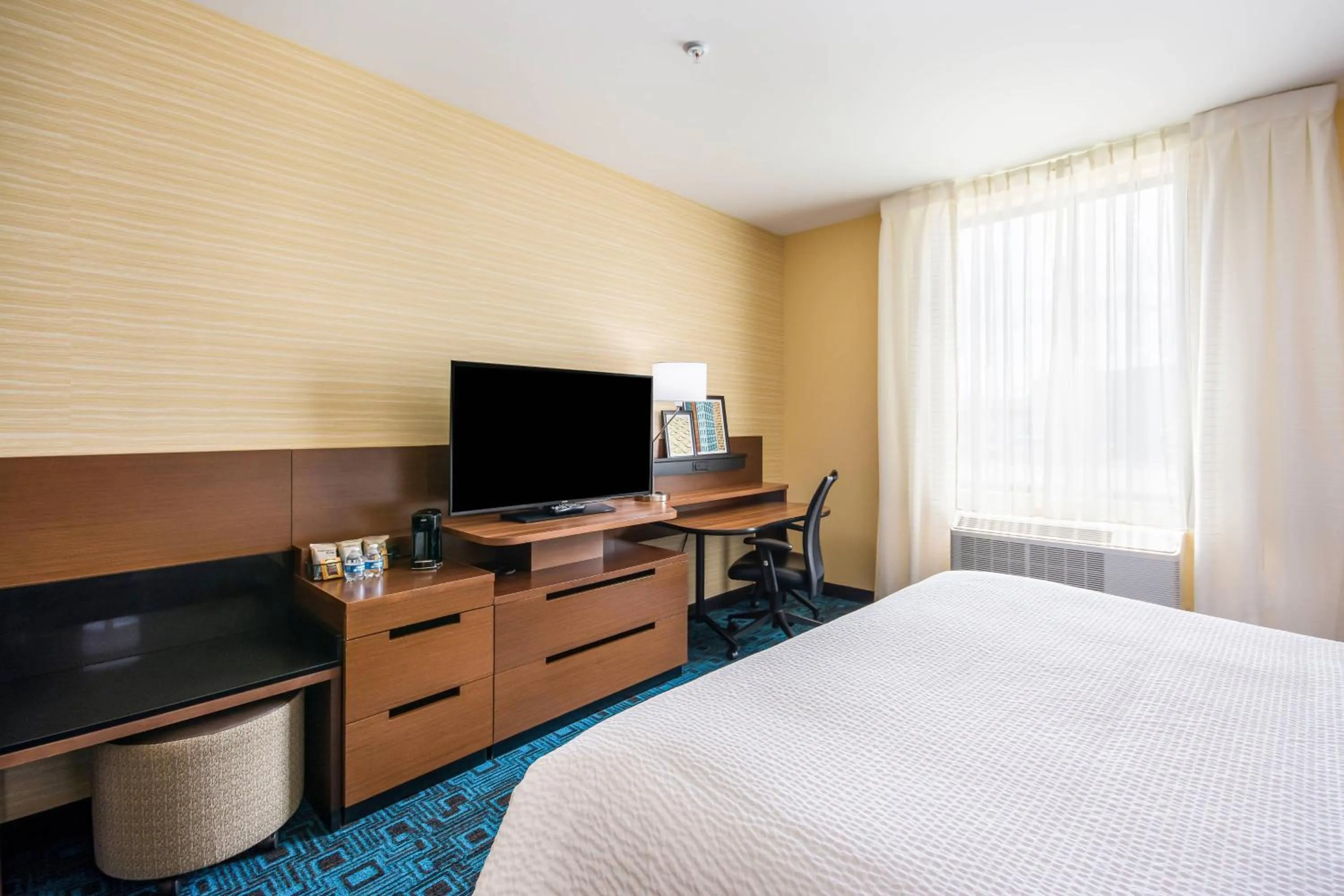 Photo of the whole room, Bed in Fairfield Inn & Suites by Marriott Chickasha