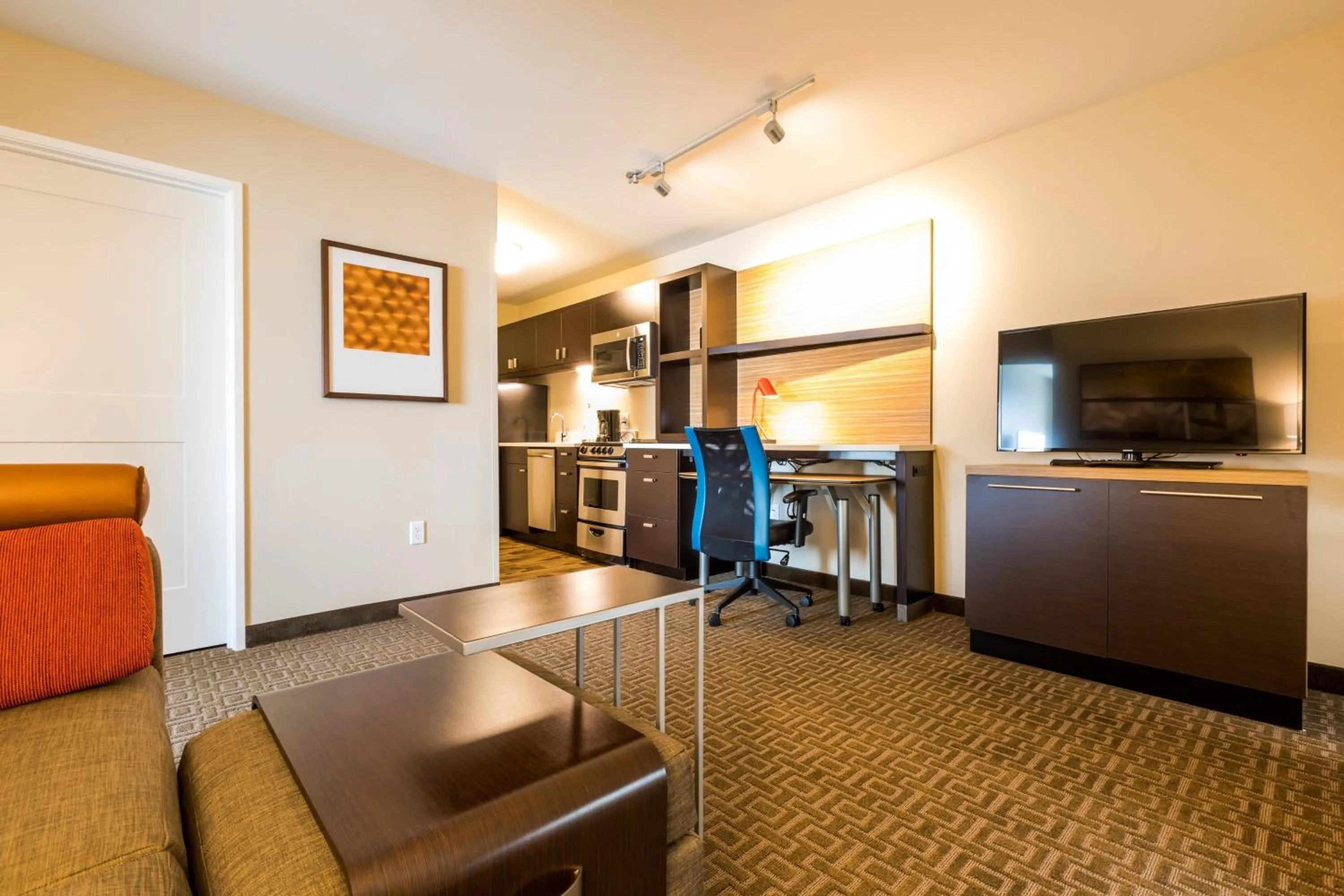Living room in TownePlace Suites by Marriott Portland Beaverton