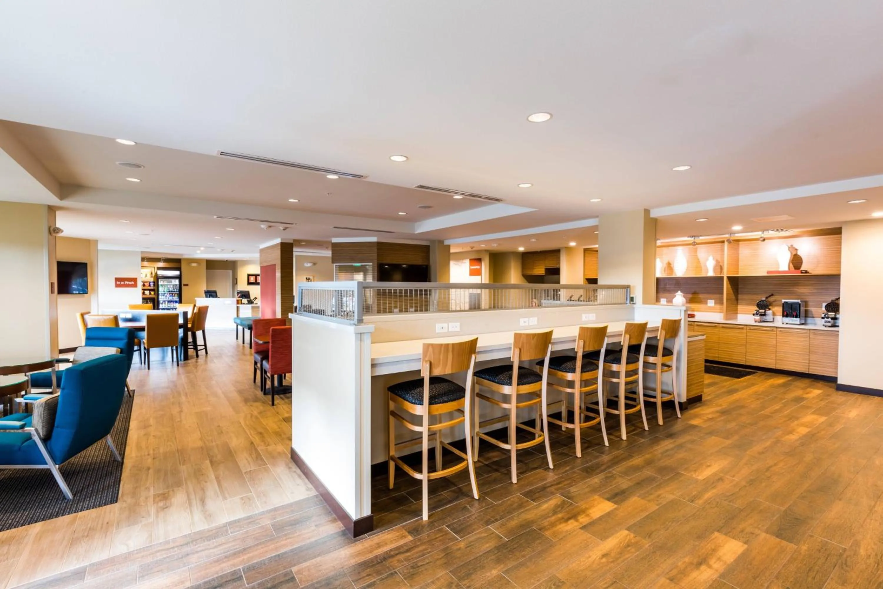 Breakfast in TownePlace Suites by Marriott Portland Beaverton